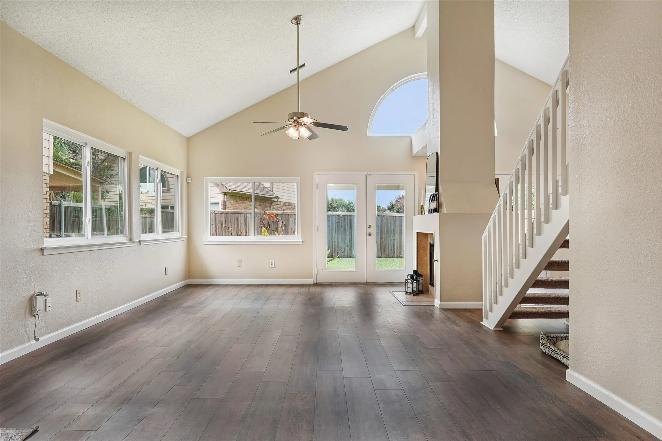 Single Family Residence For Sale in Denton County , 1209 Broken Arrow Trail, Carrollton, Texas 75007, 3 Bedroom, 3 Bathroom, 2 Garage spaces, 2,017 Sqft, built in 1986, mls#21333859, Real Estate Agent in Carrollton, Homes For Sale in Denton county, Homes For Sale in Carrollton, Realtor in Carrollton Texas, Real Estate Brokerage Independent Realty Texas, Luminita Cordes Realtor