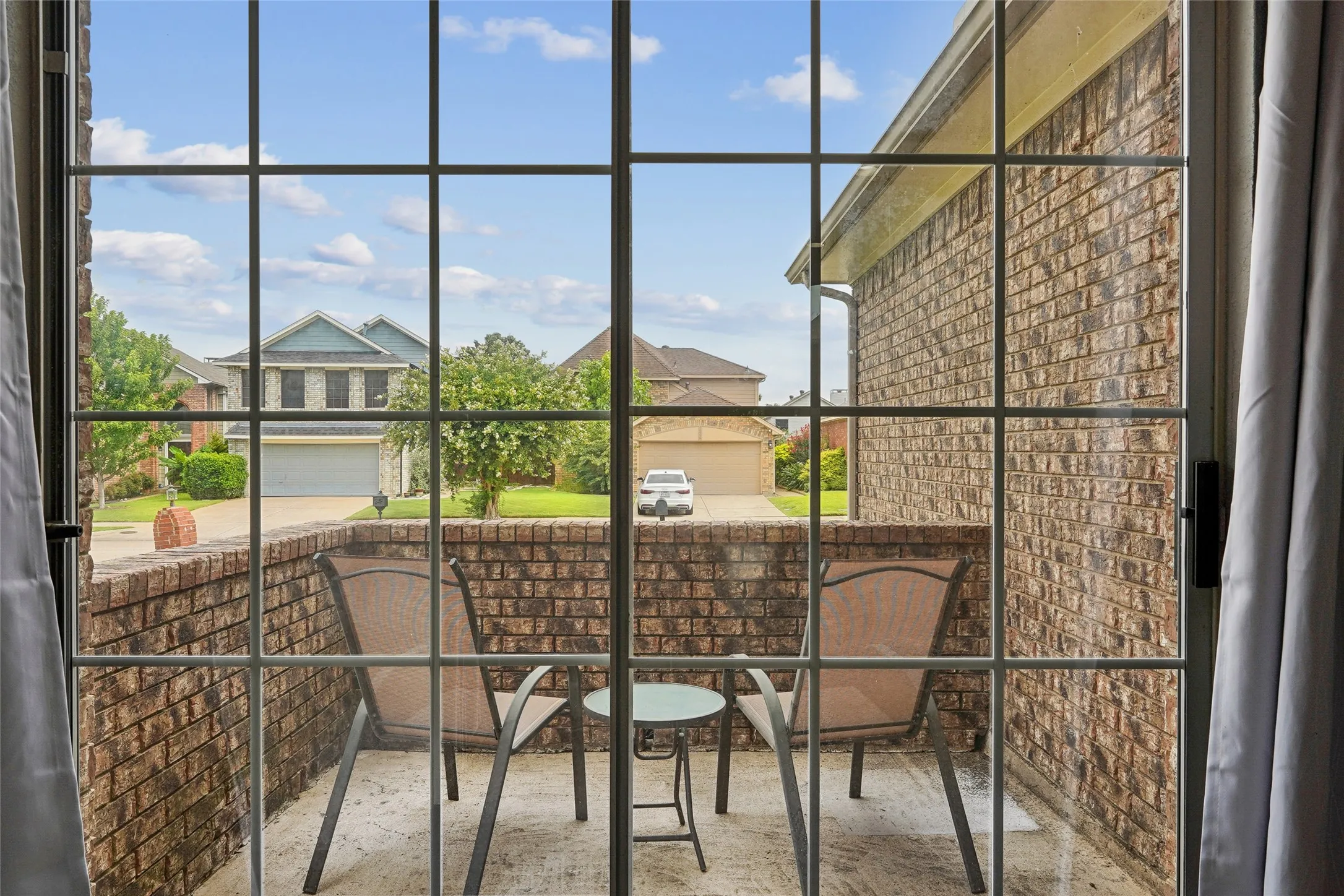 Single Family Residence For Sale in Denton County , 1209 Broken Arrow Trail, Carrollton, Texas 75007, 3 Bedroom, 3 Bathroom, 2 Garage spaces, 2,017 Sqft, built in 1986, mls#21333859, Real Estate Agent in Carrollton, Homes For Sale in Denton county, Homes For Sale in Carrollton, Realtor in Carrollton Texas, Real Estate Brokerage Independent Realty Texas, Luminita Cordes Realtor