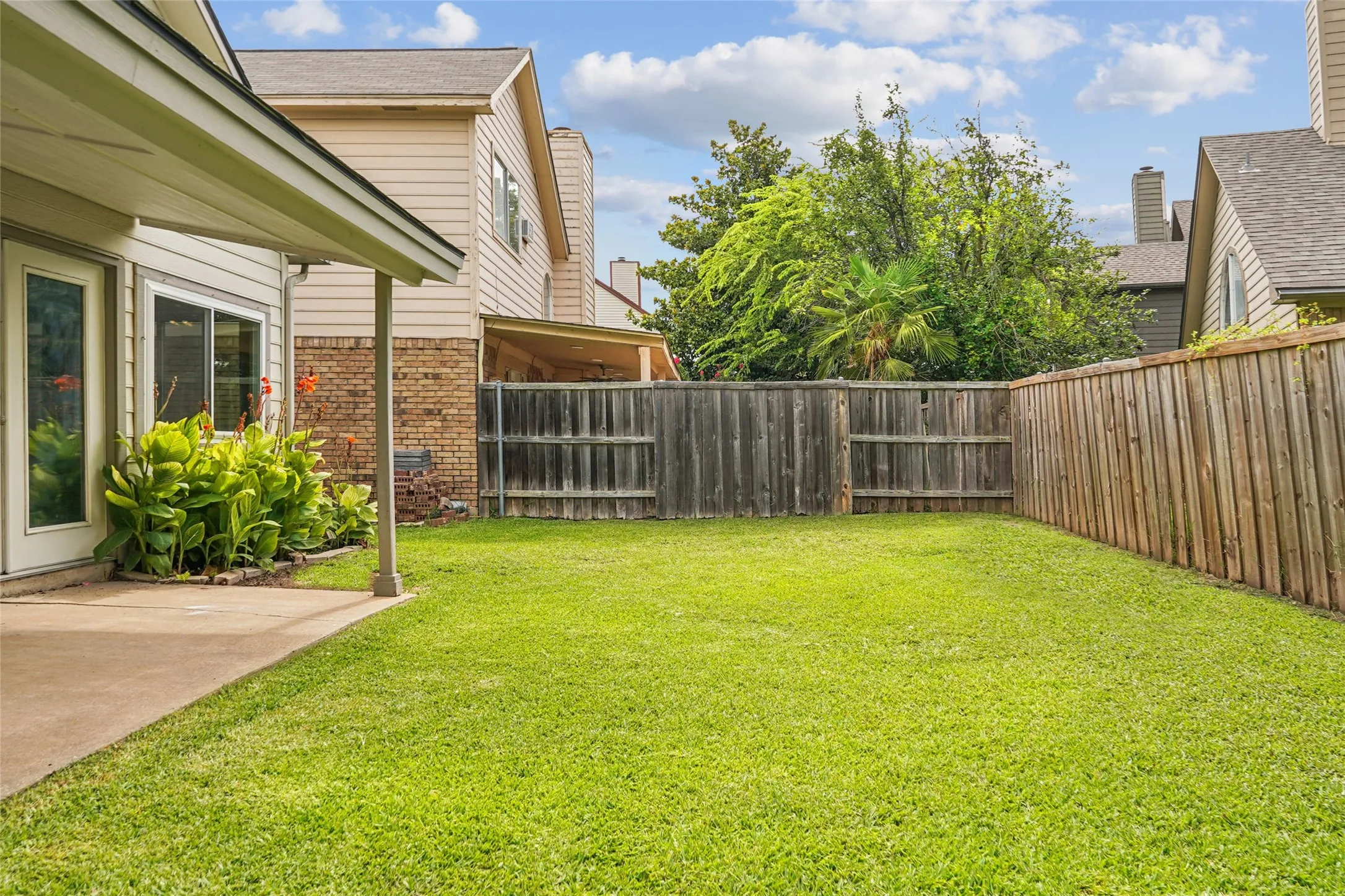 Single Family Residence For Sale in Denton County , 1209 Broken Arrow Trail, Carrollton, Texas 75007, 3 Bedroom, 3 Bathroom, 2 Garage spaces, 2,017 Sqft, built in 1986, mls#21333859, Real Estate Agent in Carrollton, Homes For Sale in Denton county, Homes For Sale in Carrollton, Realtor in Carrollton Texas, Real Estate Brokerage Independent Realty Texas, Luminita Cordes Realtor