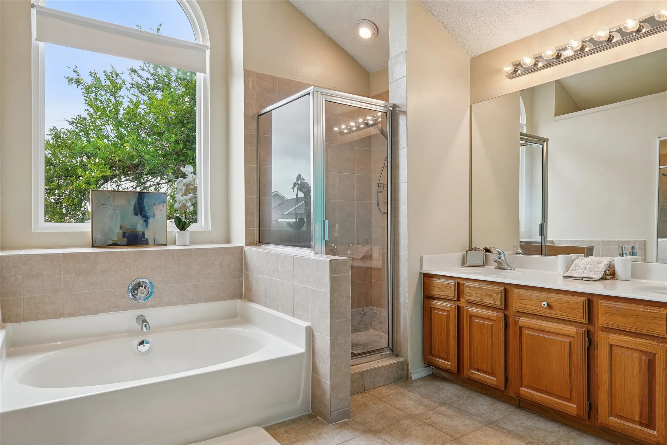 Single Family Residence For Sale in Denton County , 1209 Broken Arrow Trail, Carrollton, Texas 75007, 3 Bedroom, 3 Bathroom, 2 Garage spaces, 2,017 Sqft, built in 1986, mls#21333859, Real Estate Agent in Carrollton, Homes For Sale in Denton county, Homes For Sale in Carrollton, Realtor in Carrollton Texas, Real Estate Brokerage Independent Realty Texas, Luminita Cordes Realtor