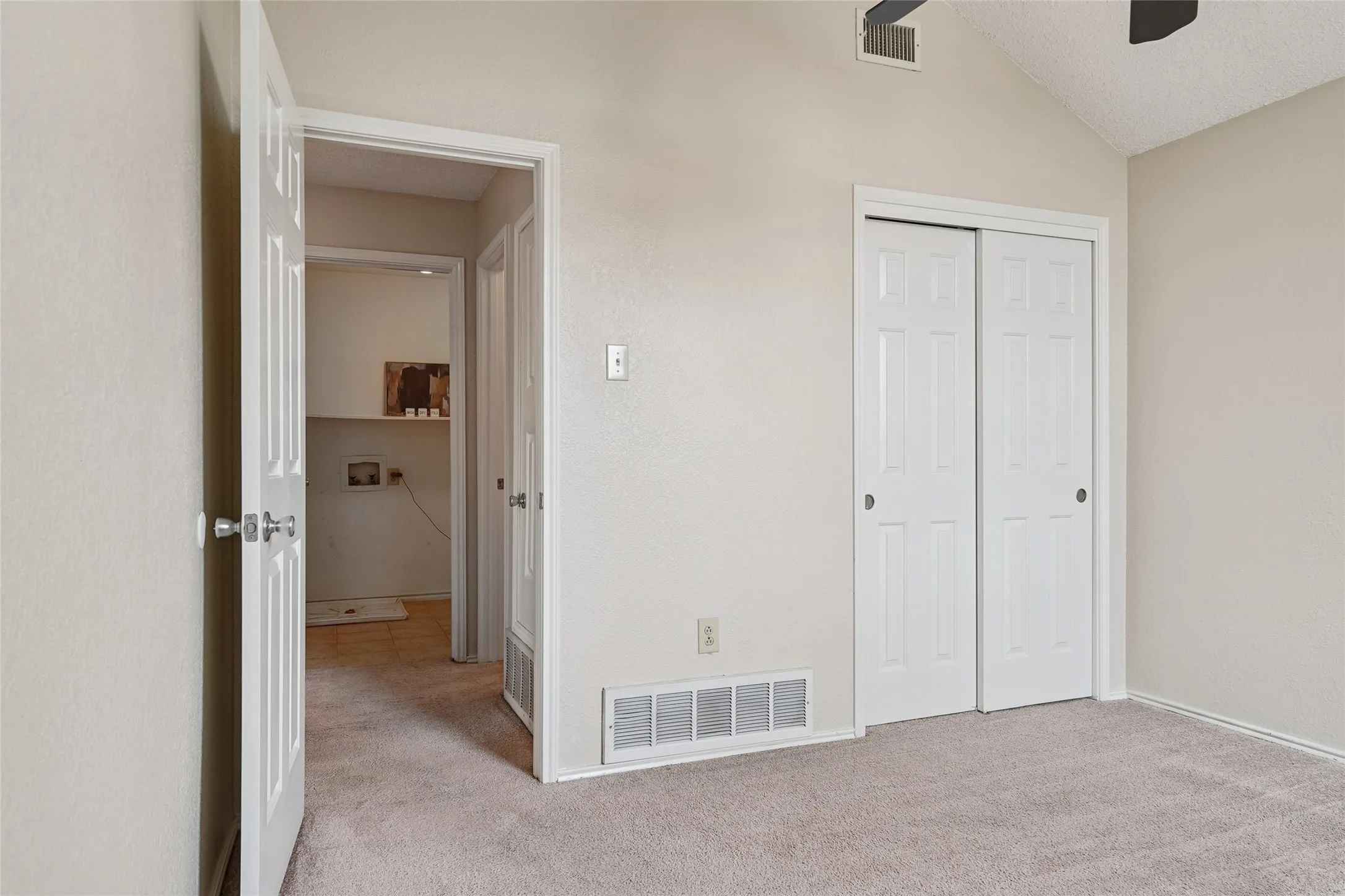 Single Family Residence For Sale in Denton County , 1209 Broken Arrow Trail, Carrollton, Texas 75007, 3 Bedroom, 3 Bathroom, 2 Garage spaces, 2,017 Sqft, built in 1986, mls#21333859, Real Estate Agent in Carrollton, Homes For Sale in Denton county, Homes For Sale in Carrollton, Realtor in Carrollton Texas, Real Estate Brokerage Independent Realty Texas, Luminita Cordes Realtor