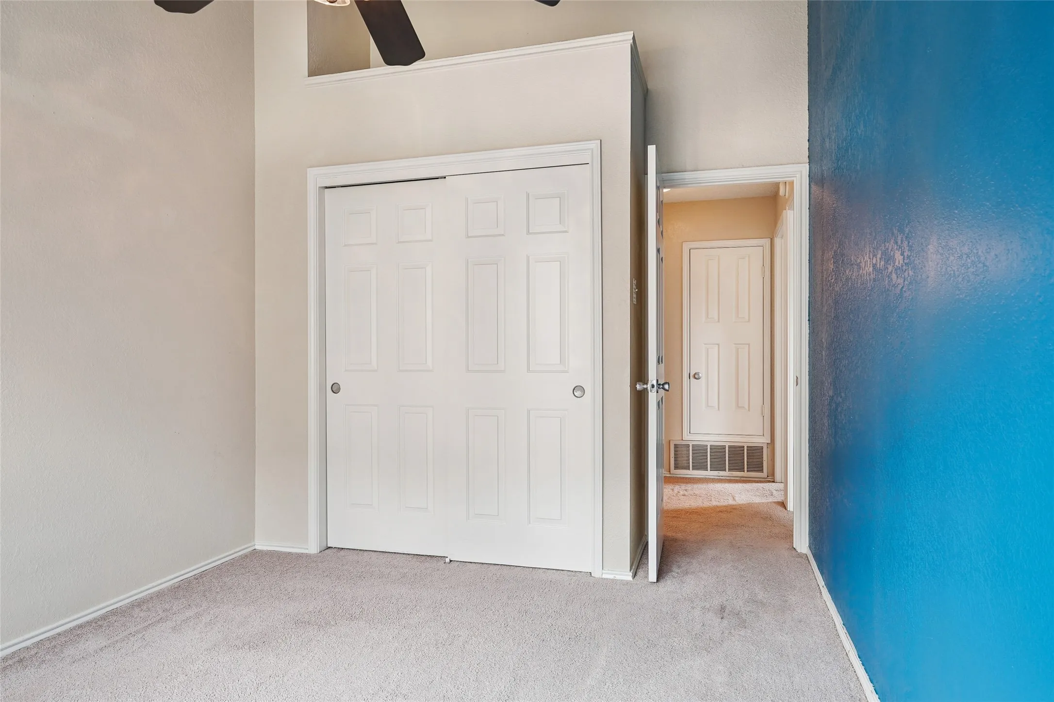 Single Family Residence For Sale in Denton County , 1209 Broken Arrow Trail, Carrollton, Texas 75007, 3 Bedroom, 3 Bathroom, 2 Garage spaces, 2,017 Sqft, built in 1986, mls#21333859, Real Estate Agent in Carrollton, Homes For Sale in Denton county, Homes For Sale in Carrollton, Realtor in Carrollton Texas, Real Estate Brokerage Independent Realty Texas, Luminita Cordes Realtor