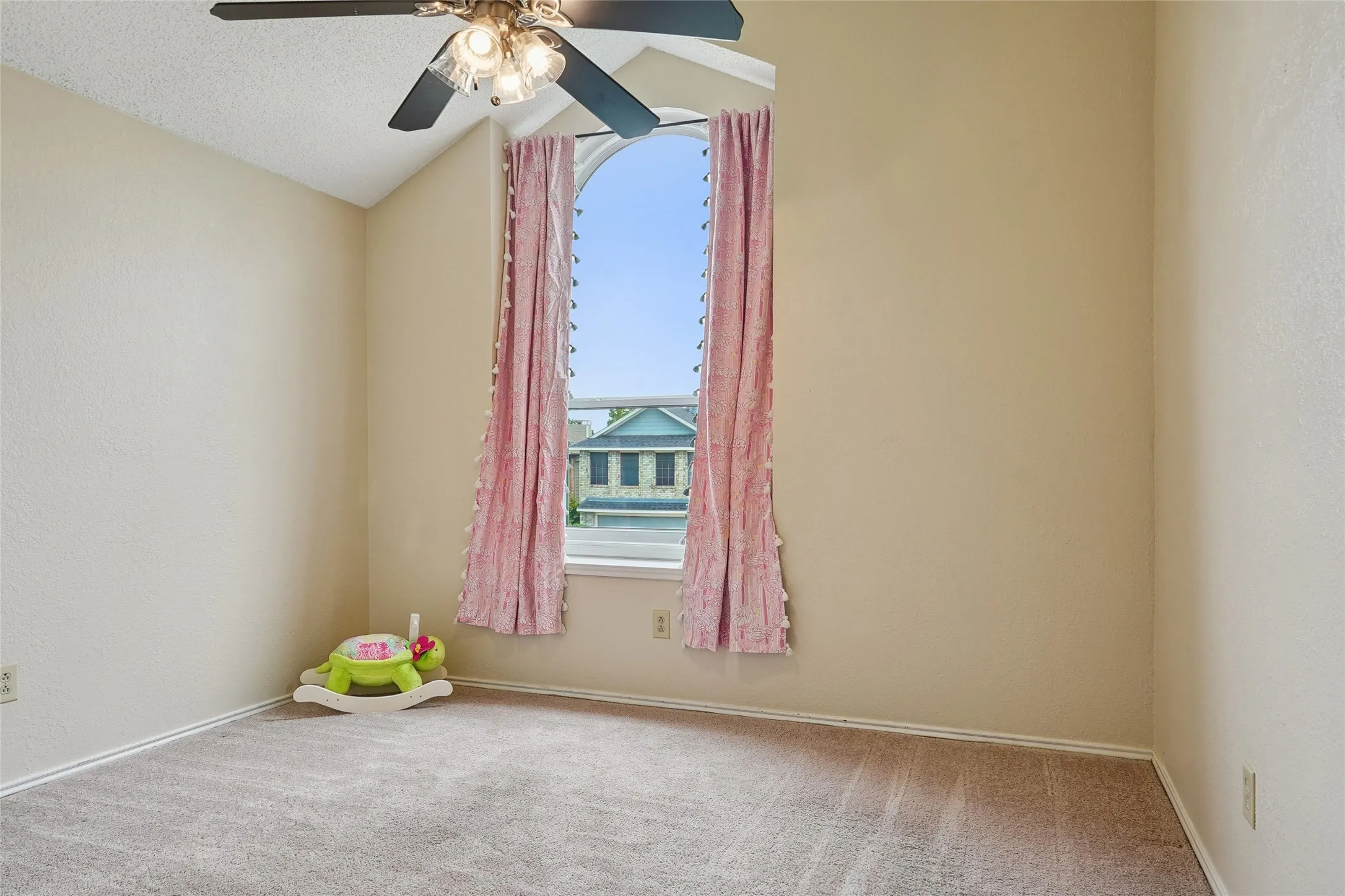 Single Family Residence For Sale in Denton County , 1209 Broken Arrow Trail, Carrollton, Texas 75007, 3 Bedroom, 3 Bathroom, 2 Garage spaces, 2,017 Sqft, built in 1986, mls#21333859, Real Estate Agent in Carrollton, Homes For Sale in Denton county, Homes For Sale in Carrollton, Realtor in Carrollton Texas, Real Estate Brokerage Independent Realty Texas, Luminita Cordes Realtor