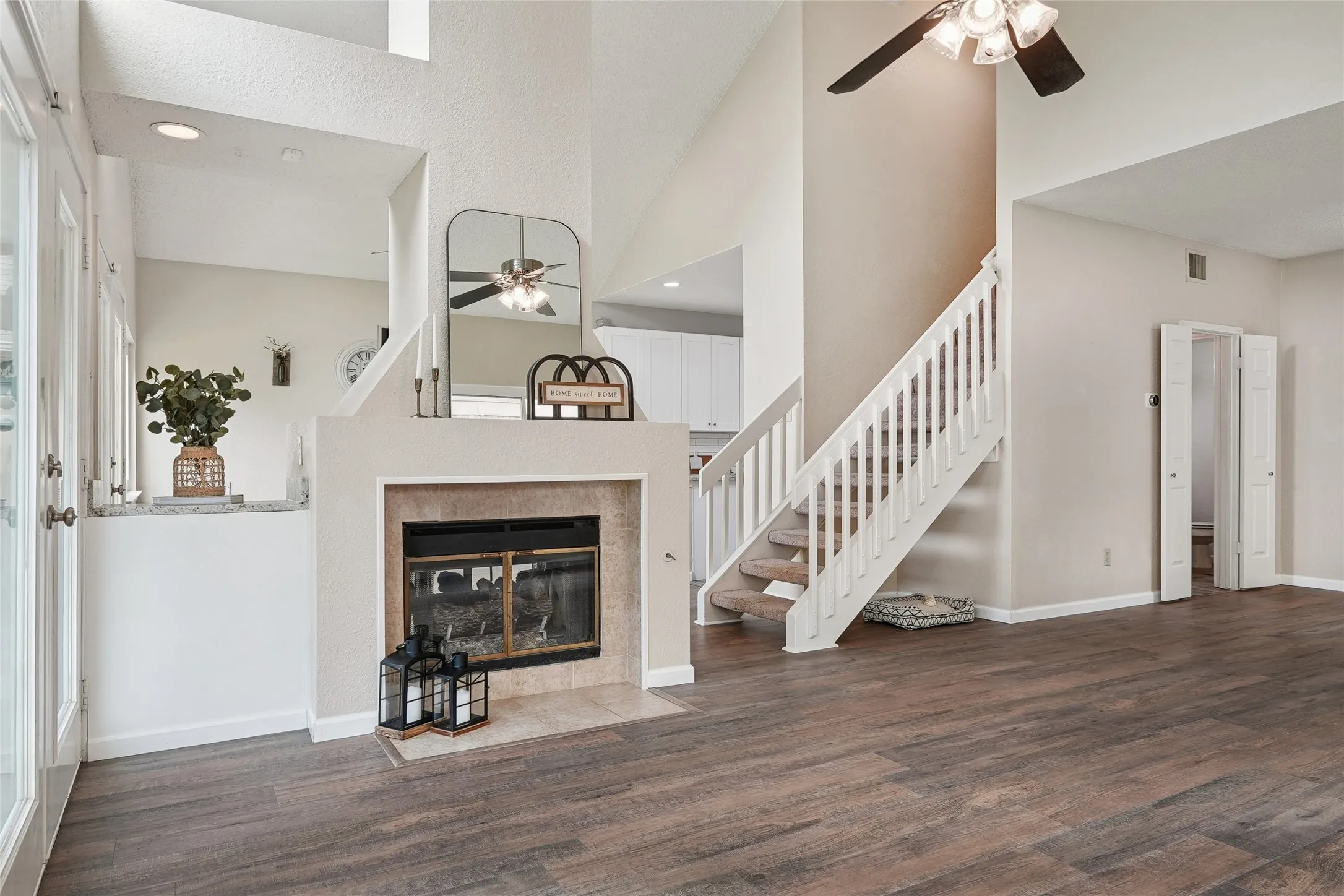 Single Family Residence For Sale in Denton County , 1209 Broken Arrow Trail, Carrollton, Texas 75007, 3 Bedroom, 3 Bathroom, 2 Garage spaces, 2,017 Sqft, built in 1986, mls#21333859, Real Estate Agent in Carrollton, Homes For Sale in Denton county, Homes For Sale in Carrollton, Realtor in Carrollton Texas, Real Estate Brokerage Independent Realty Texas, Luminita Cordes Realtor
