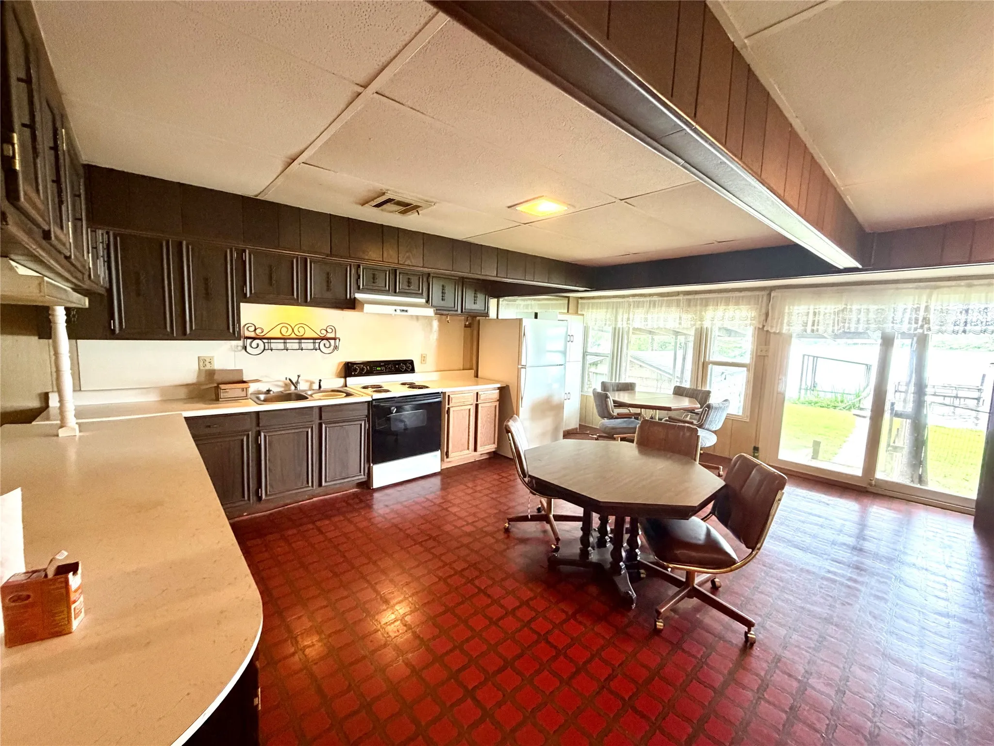 Single Family Residence For Sale in Limestone County , 1857 LCR 377, Mexia, Texas 76667, 2 Bedroom, 2 Bathroom, Garage spaces, 1,896 Sqft, built in 1969, mls#21333347, Real Estate Agent in Mexia, Homes For Sale in Limestone county, Homes For Sale in Mexia, Realtor in Mexia Texas, Real Estate Brokerage Independent Realty Texas, Luminita Cordes Realtor