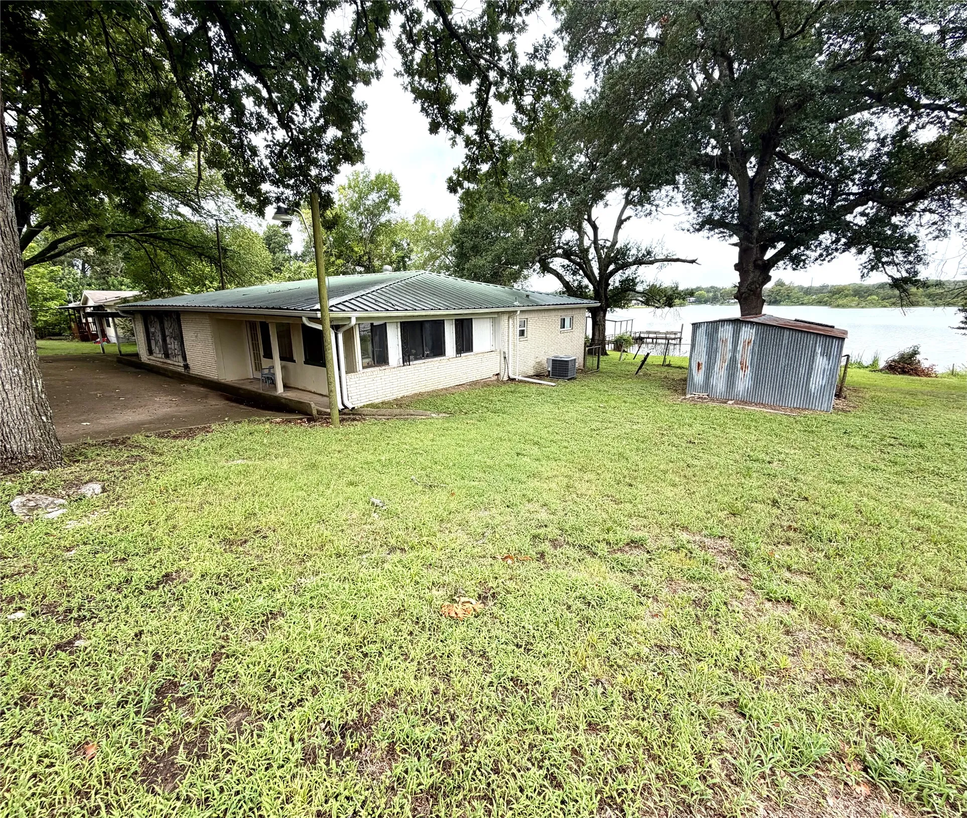 Single Family Residence For Sale in Limestone County , 1857 LCR 377, Mexia, Texas 76667, 2 Bedroom, 2 Bathroom, Garage spaces, 1,896 Sqft, built in 1969, mls#21333347, Real Estate Agent in Mexia, Homes For Sale in Limestone county, Homes For Sale in Mexia, Realtor in Mexia Texas, Real Estate Brokerage Independent Realty Texas, Luminita Cordes Realtor
