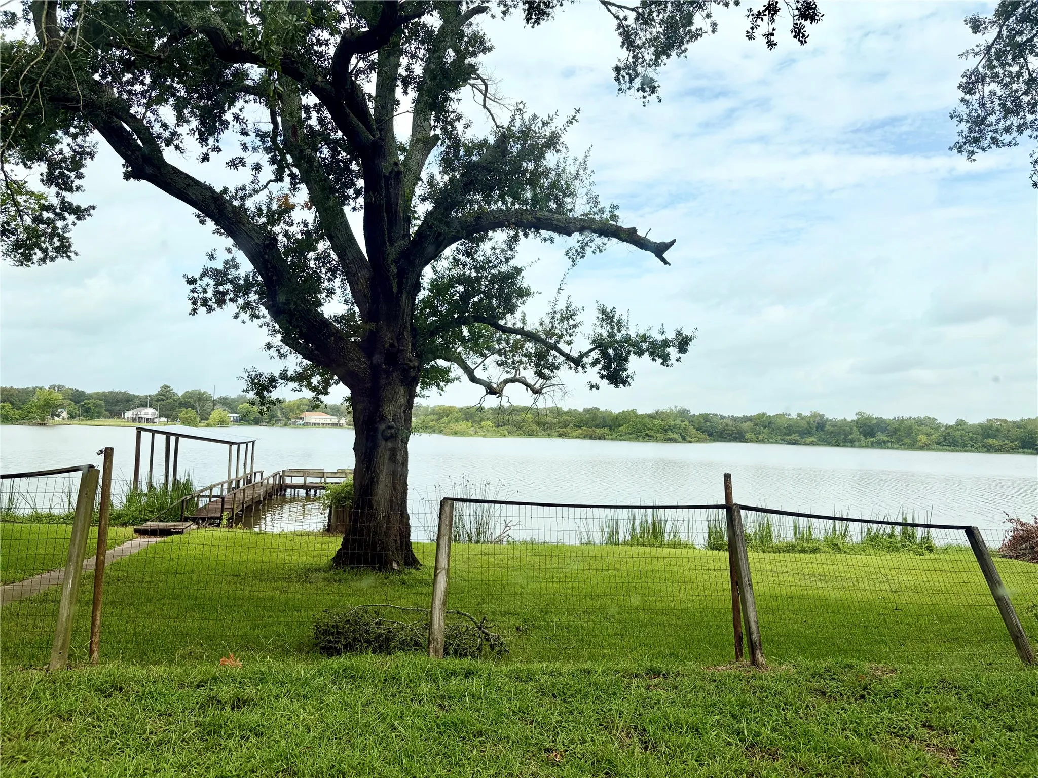 Single Family Residence For Sale in Limestone County , 1857 LCR 377, Mexia, Texas 76667, 2 Bedroom, 2 Bathroom, Garage spaces, 1,896 Sqft, built in 1969, mls#21333347, Real Estate Agent in Mexia, Homes For Sale in Limestone county, Homes For Sale in Mexia, Realtor in Mexia Texas, Real Estate Brokerage Independent Realty Texas, Luminita Cordes Realtor
