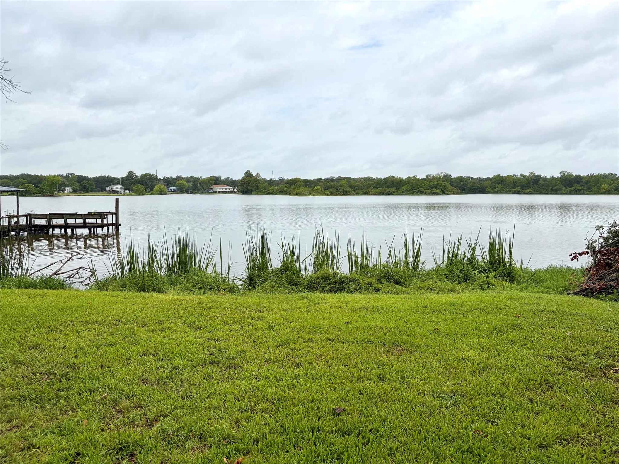 Single Family Residence For Sale in Limestone County , 1857 LCR 377, Mexia, Texas 76667, 2 Bedroom, 2 Bathroom, Garage spaces, 1,896 Sqft, built in 1969, mls#21333347, Real Estate Agent in Mexia, Homes For Sale in Limestone county, Homes For Sale in Mexia, Realtor in Mexia Texas, Real Estate Brokerage Independent Realty Texas, Luminita Cordes Realtor