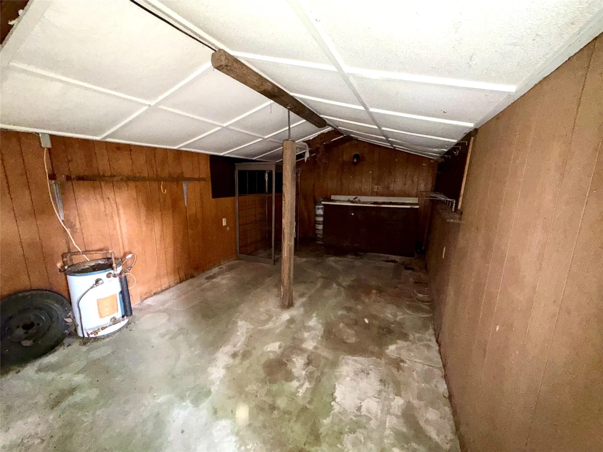 Single Family Residence For Sale in Limestone County , 1857 LCR 377, Mexia, Texas 76667, 2 Bedroom, 2 Bathroom, Garage spaces, 1,896 Sqft, built in 1969, mls#21333347, Real Estate Agent in Mexia, Homes For Sale in Limestone county, Homes For Sale in Mexia, Realtor in Mexia Texas, Real Estate Brokerage Independent Realty Texas, Luminita Cordes Realtor