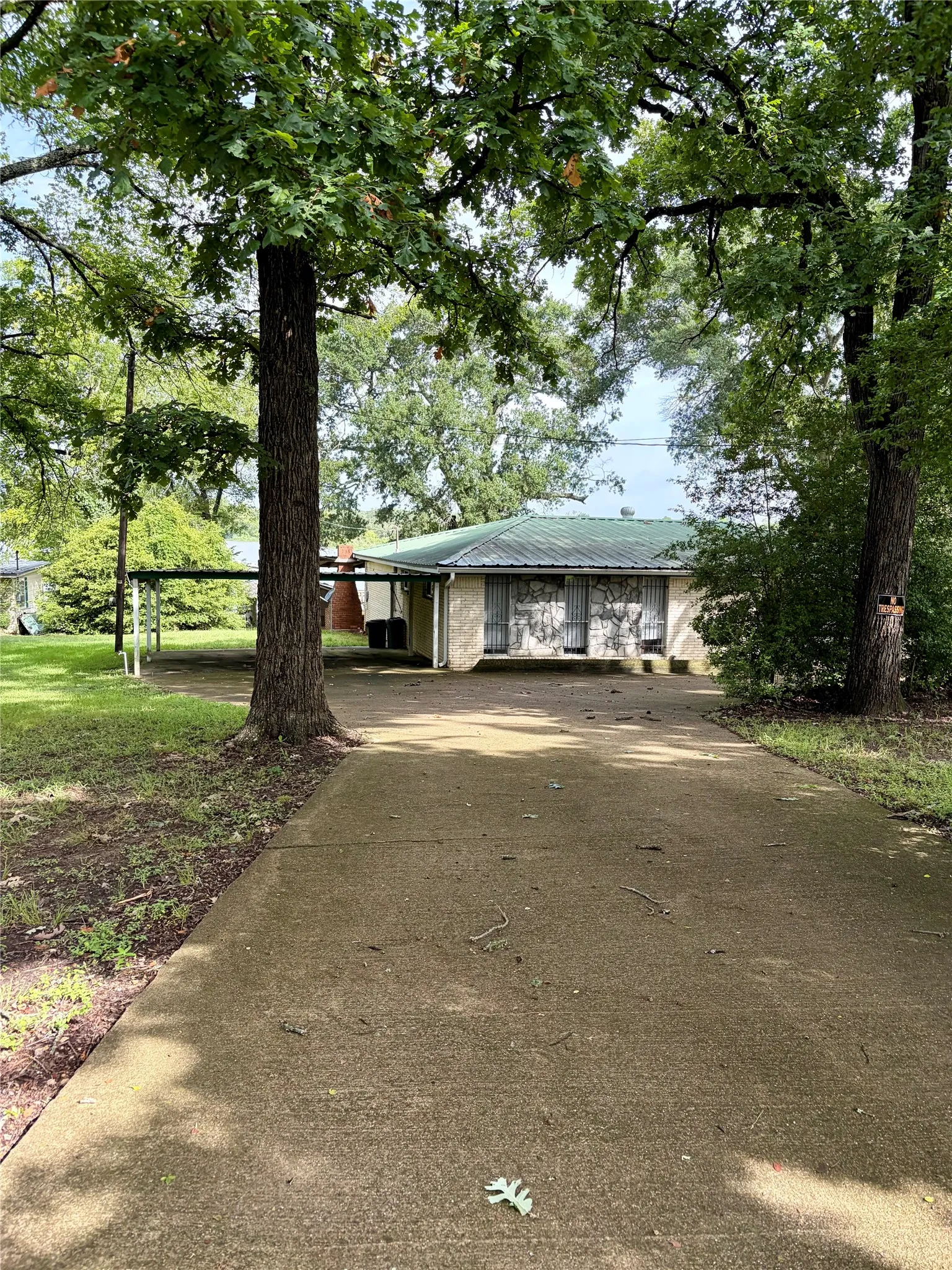 Single Family Residence For Sale in Limestone County , 1857 LCR 377, Mexia, Texas 76667, 2 Bedroom, 2 Bathroom, Garage spaces, 1,896 Sqft, built in 1969, mls#21333347, Real Estate Agent in Mexia, Homes For Sale in Limestone county, Homes For Sale in Mexia, Realtor in Mexia Texas, Real Estate Brokerage Independent Realty Texas, Luminita Cordes Realtor