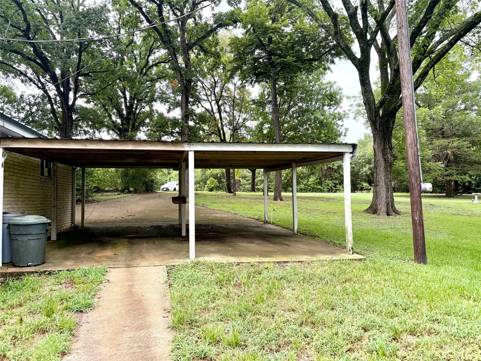 Single Family Residence For Sale in Limestone County , 1857 LCR 377, Mexia, Texas 76667, 2 Bedroom, 2 Bathroom, Garage spaces, 1,896 Sqft, built in 1969, mls#21333347, Real Estate Agent in Mexia, Homes For Sale in Limestone county, Homes For Sale in Mexia, Realtor in Mexia Texas, Real Estate Brokerage Independent Realty Texas, Luminita Cordes Realtor
