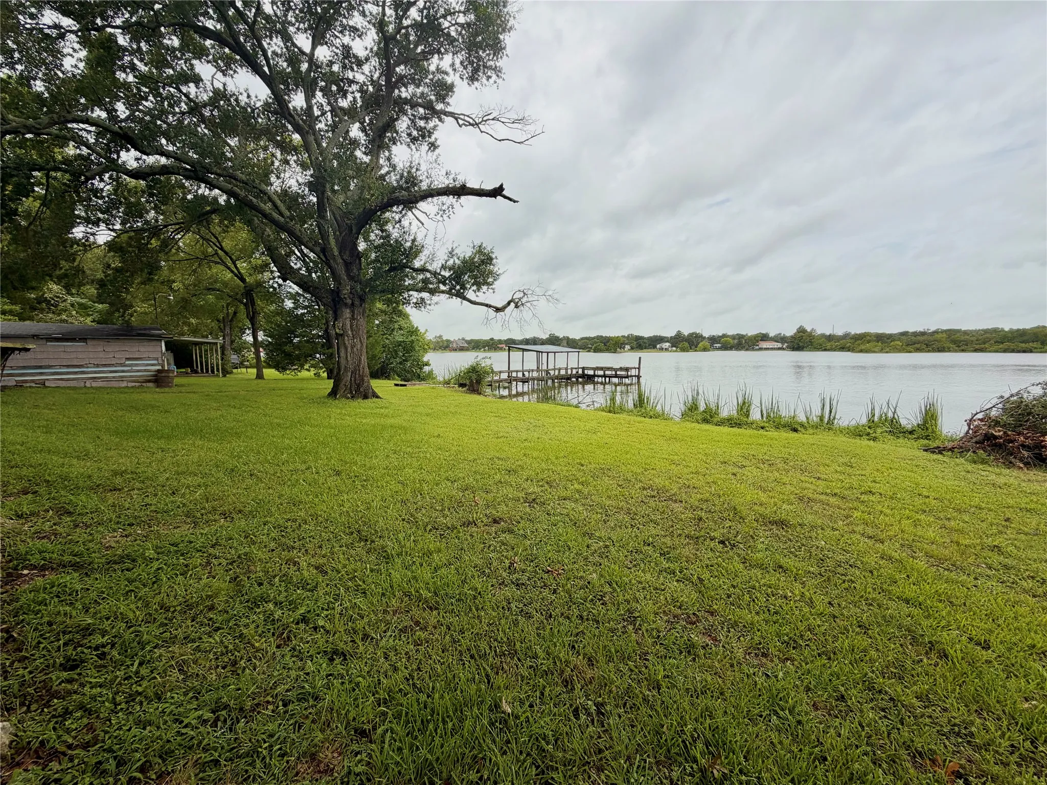 Single Family Residence For Sale in Limestone County , 1857 LCR 377, Mexia, Texas 76667, 2 Bedroom, 2 Bathroom, Garage spaces, 1,896 Sqft, built in 1969, mls#21333347, Real Estate Agent in Mexia, Homes For Sale in Limestone county, Homes For Sale in Mexia, Realtor in Mexia Texas, Real Estate Brokerage Independent Realty Texas, Luminita Cordes Realtor