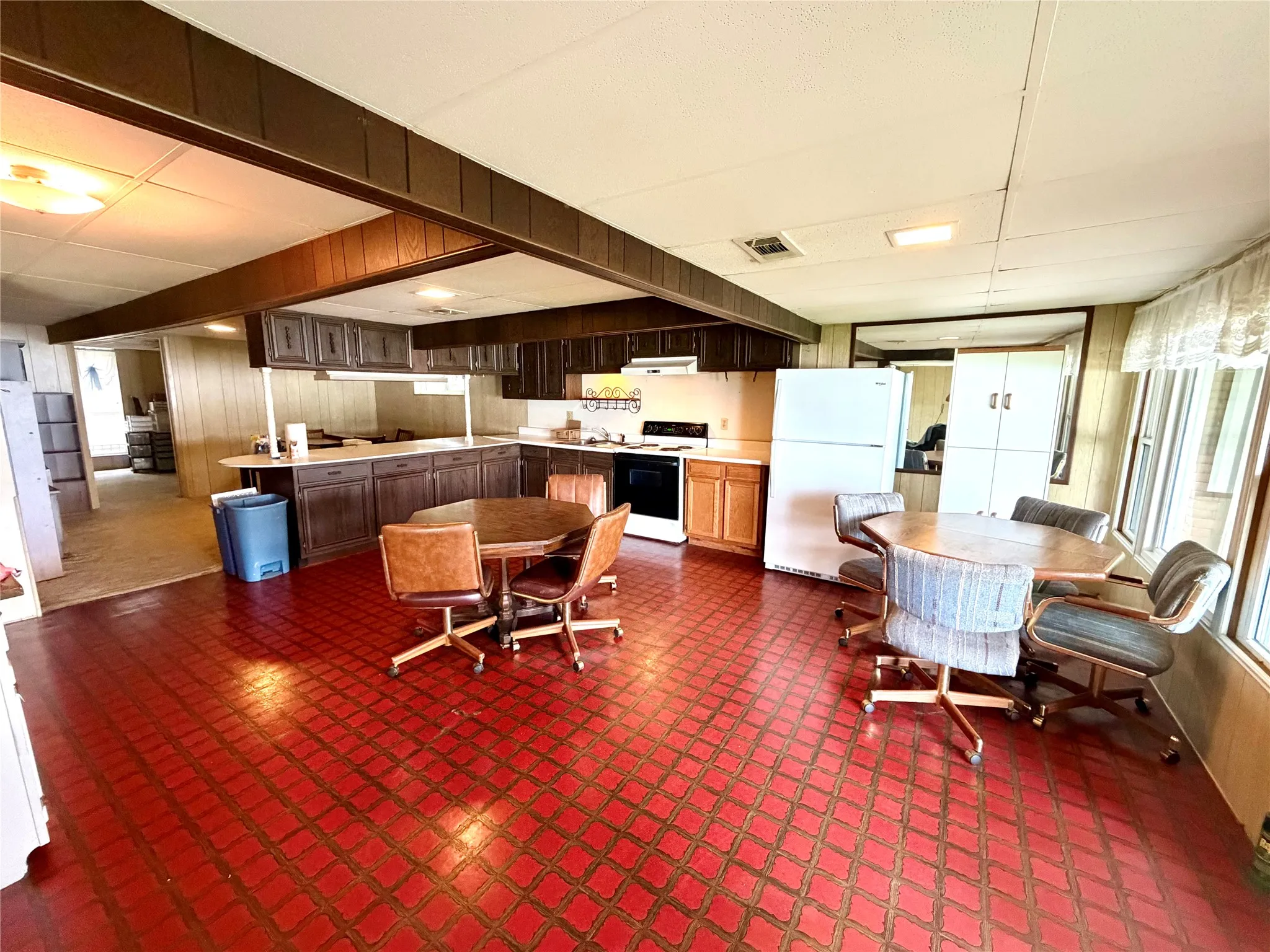 Single Family Residence For Sale in Limestone County , 1857 LCR 377, Mexia, Texas 76667, 2 Bedroom, 2 Bathroom, Garage spaces, 1,896 Sqft, built in 1969, mls#21333347, Real Estate Agent in Mexia, Homes For Sale in Limestone county, Homes For Sale in Mexia, Realtor in Mexia Texas, Real Estate Brokerage Independent Realty Texas, Luminita Cordes Realtor