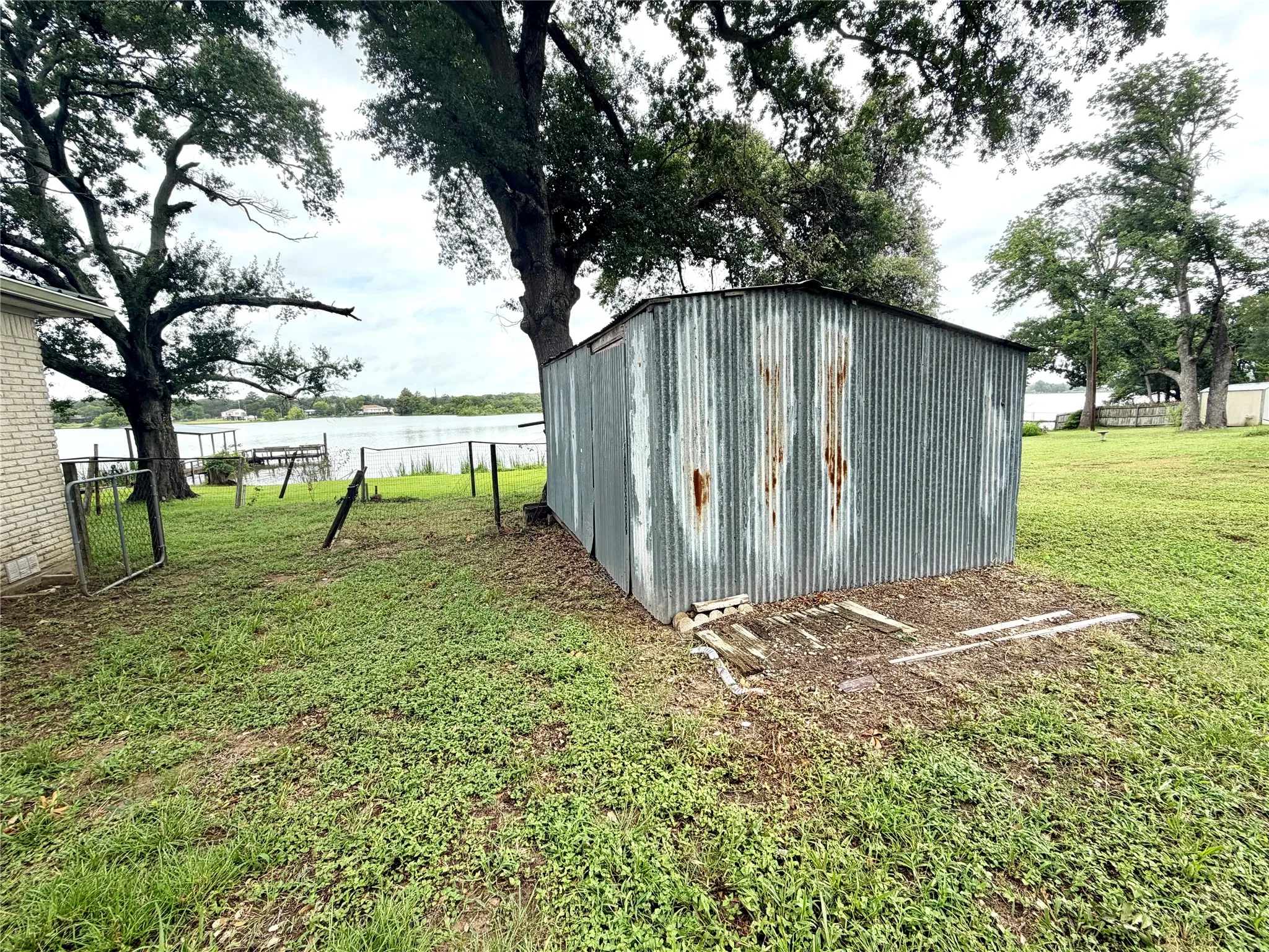 Single Family Residence For Sale in Limestone County , 1857 LCR 377, Mexia, Texas 76667, 2 Bedroom, 2 Bathroom, Garage spaces, 1,896 Sqft, built in 1969, mls#21333347, Real Estate Agent in Mexia, Homes For Sale in Limestone county, Homes For Sale in Mexia, Realtor in Mexia Texas, Real Estate Brokerage Independent Realty Texas, Luminita Cordes Realtor