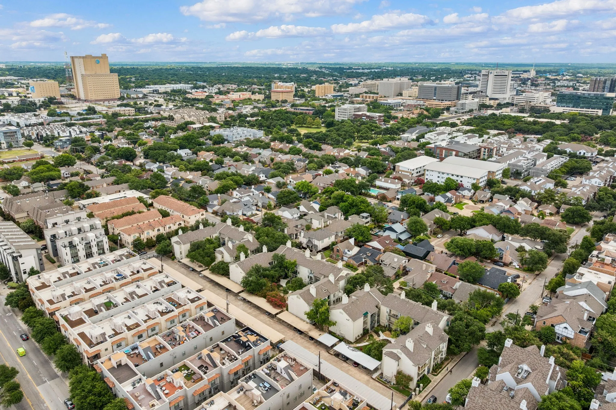 Condominium For Sale in Dallas County , 3105 San Jacinto Street 220, Dallas, Texas 75204, 2 Bedroom, 2 Bathroom, Garage spaces, 926 Sqft, built in 1981, mls#21333901, Real Estate Agent in Dallas, Homes For Sale in Dallas county, Homes For Sale in Dallas, Realtor in Dallas Texas, Real Estate Brokerage Independent Realty Texas, Luminita Cordes Realtor