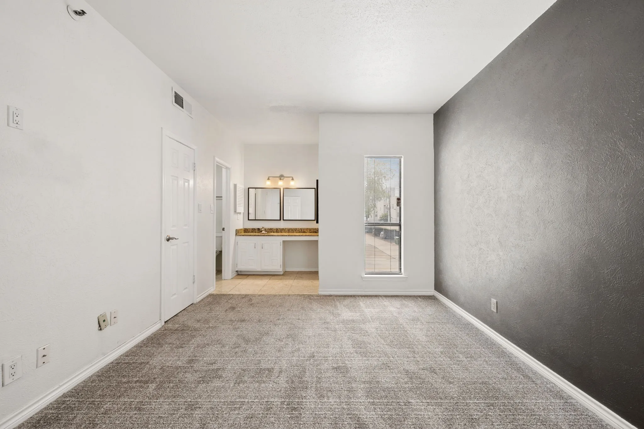 Condominium For Sale in Dallas County , 3105 San Jacinto Street 220, Dallas, Texas 75204, 2 Bedroom, 2 Bathroom, Garage spaces, 926 Sqft, built in 1981, mls#21333901, Real Estate Agent in Dallas, Homes For Sale in Dallas county, Homes For Sale in Dallas, Realtor in Dallas Texas, Real Estate Brokerage Independent Realty Texas, Luminita Cordes Realtor