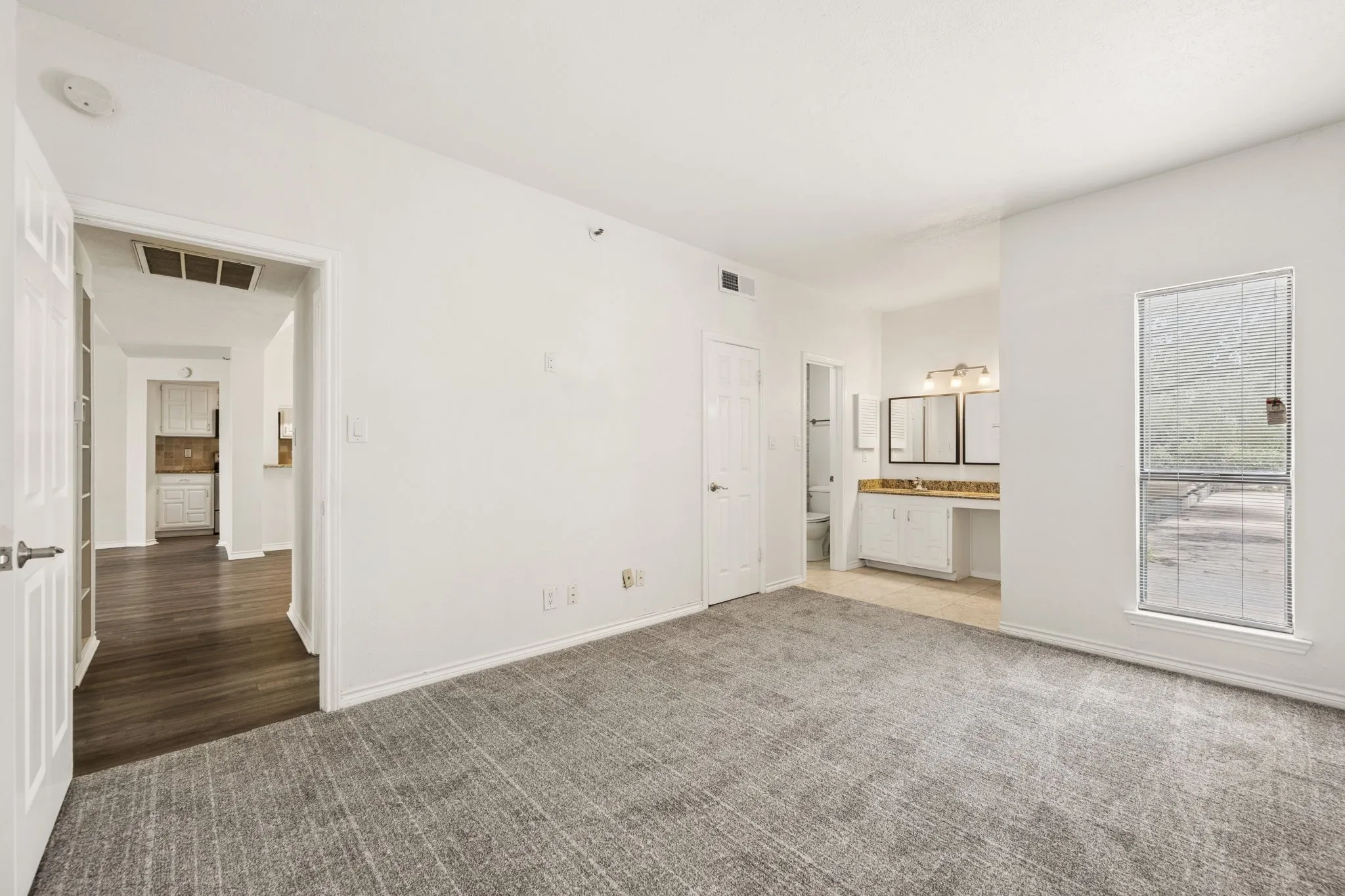 Condominium For Sale in Dallas County , 3105 San Jacinto Street 220, Dallas, Texas 75204, 2 Bedroom, 2 Bathroom, Garage spaces, 926 Sqft, built in 1981, mls#21333901, Real Estate Agent in Dallas, Homes For Sale in Dallas county, Homes For Sale in Dallas, Realtor in Dallas Texas, Real Estate Brokerage Independent Realty Texas, Luminita Cordes Realtor