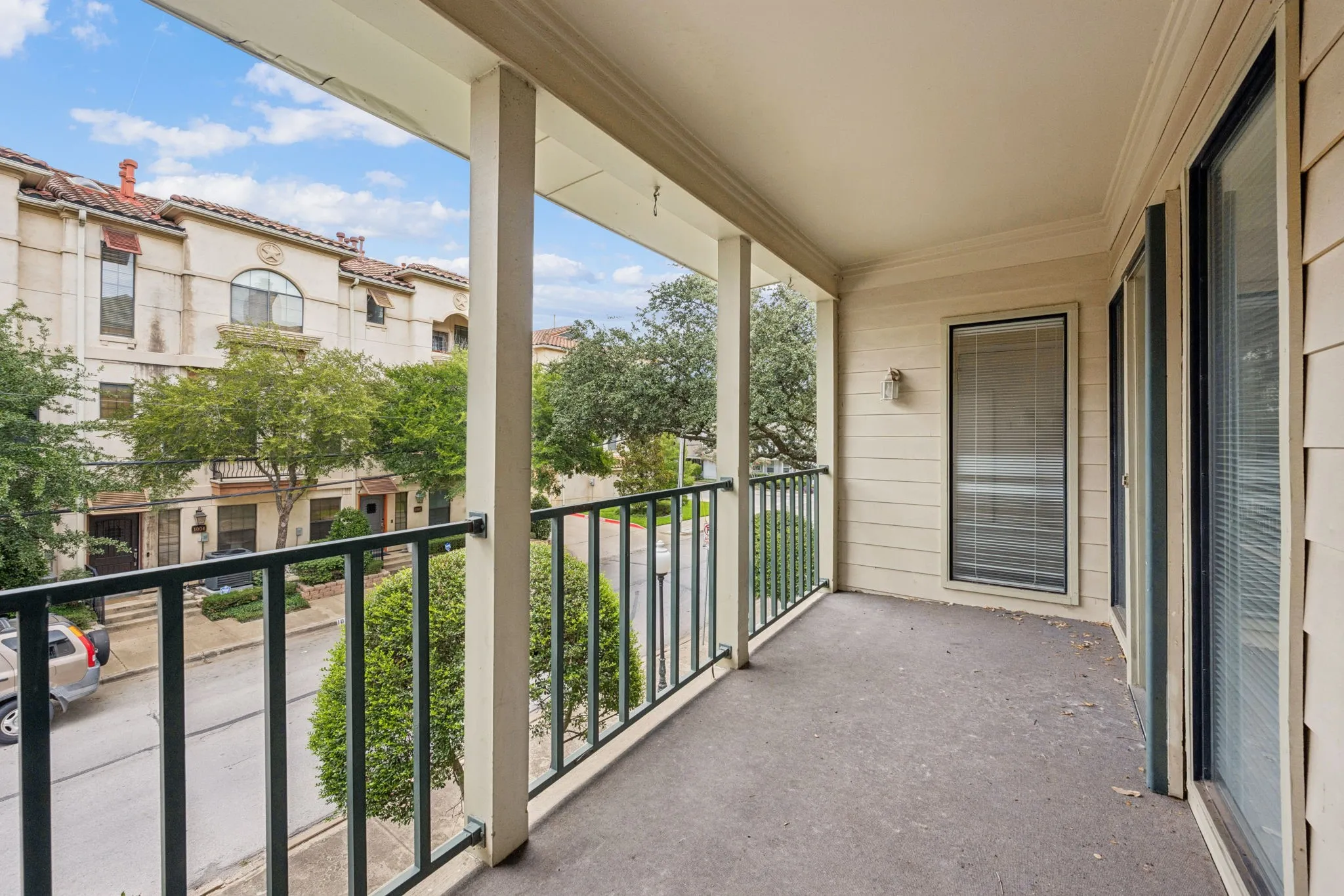 Condominium For Sale in Dallas County , 3105 San Jacinto Street 220, Dallas, Texas 75204, 2 Bedroom, 2 Bathroom, Garage spaces, 926 Sqft, built in 1981, mls#21333901, Real Estate Agent in Dallas, Homes For Sale in Dallas county, Homes For Sale in Dallas, Realtor in Dallas Texas, Real Estate Brokerage Independent Realty Texas, Luminita Cordes Realtor