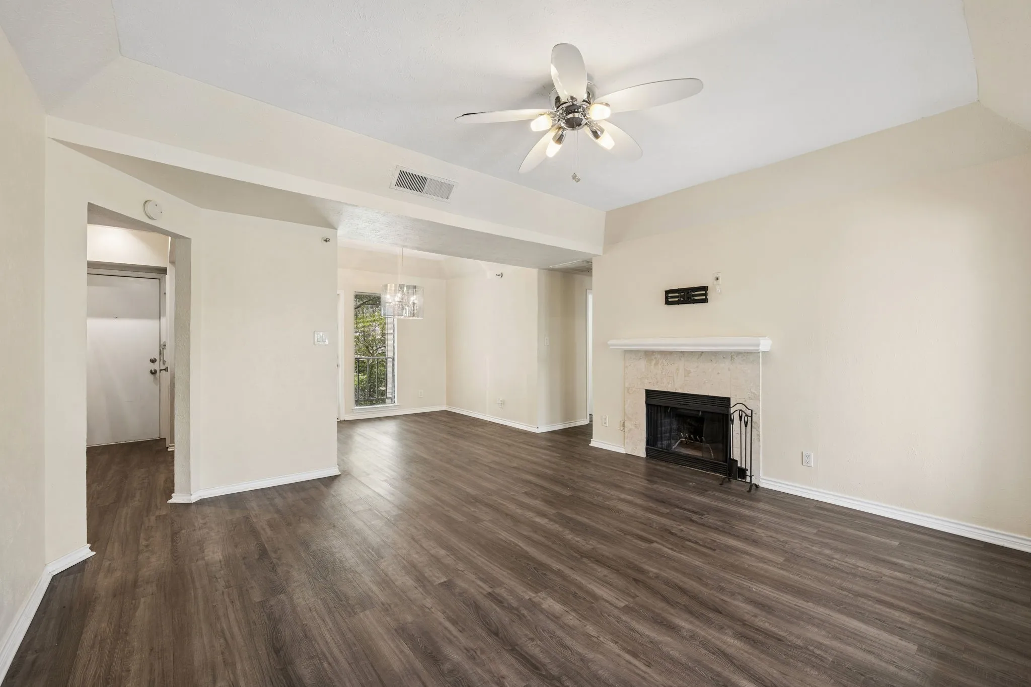 Condominium For Sale in Dallas County , 3105 San Jacinto Street 220, Dallas, Texas 75204, 2 Bedroom, 2 Bathroom, Garage spaces, 926 Sqft, built in 1981, mls#21333901, Real Estate Agent in Dallas, Homes For Sale in Dallas county, Homes For Sale in Dallas, Realtor in Dallas Texas, Real Estate Brokerage Independent Realty Texas, Luminita Cordes Realtor