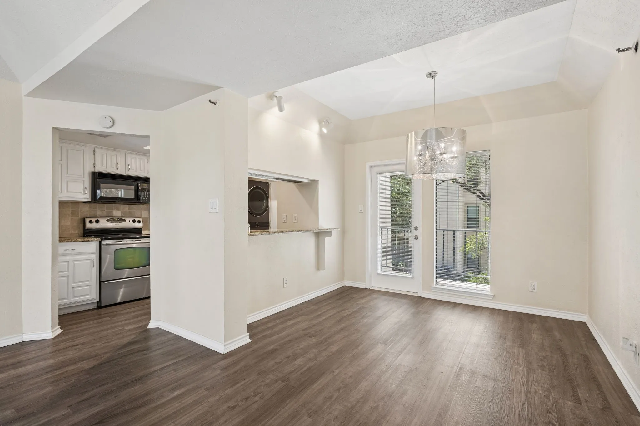 Condominium For Sale in Dallas County , 3105 San Jacinto Street 220, Dallas, Texas 75204, 2 Bedroom, 2 Bathroom, Garage spaces, 926 Sqft, built in 1981, mls#21333901, Real Estate Agent in Dallas, Homes For Sale in Dallas county, Homes For Sale in Dallas, Realtor in Dallas Texas, Real Estate Brokerage Independent Realty Texas, Luminita Cordes Realtor