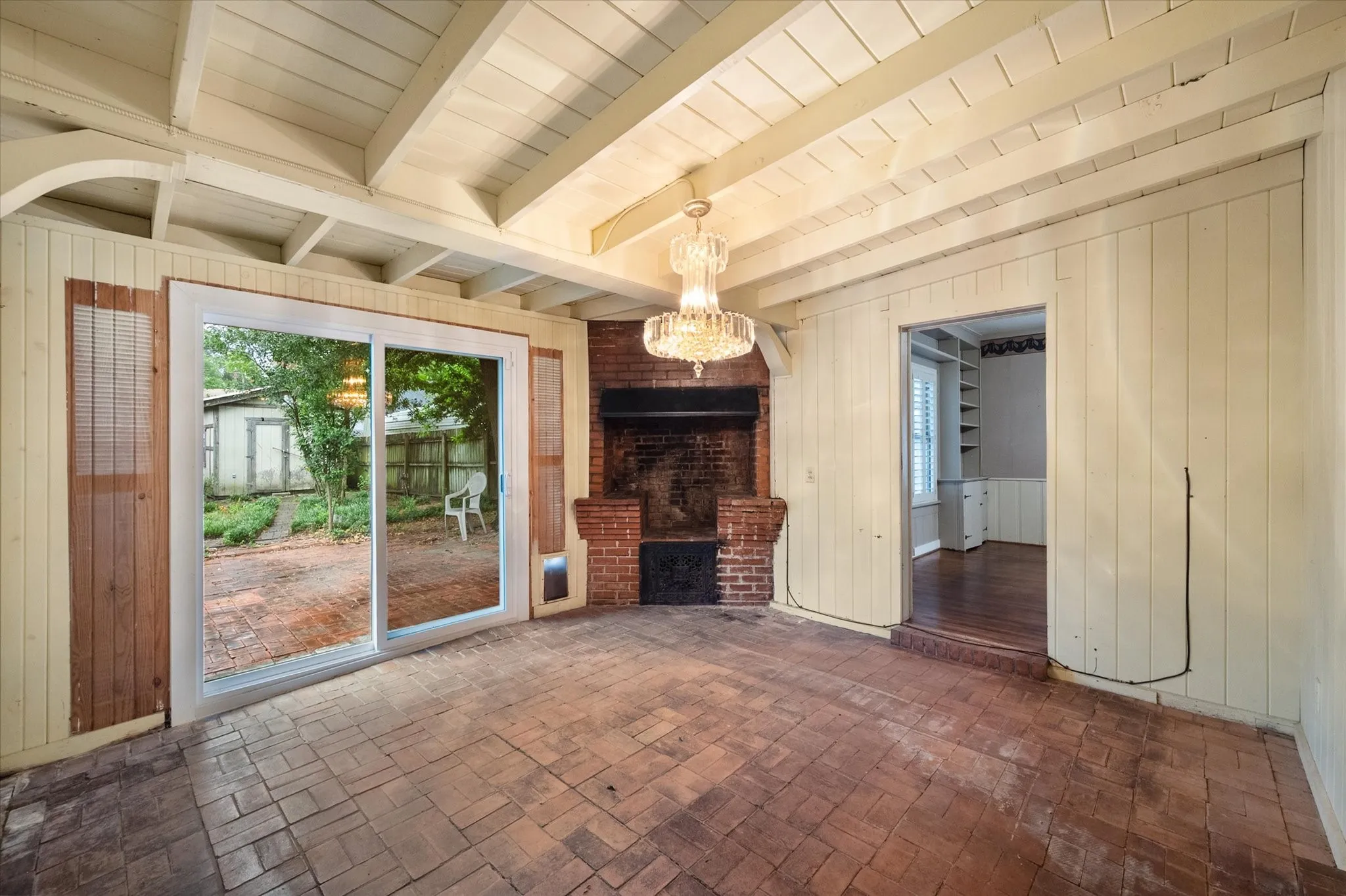 Single Family Residence For Sale in Navarro County , 1501 Sycamore, Corsicana, Texas 75110, 2 Bedroom, 1 Bathroom, Garage spaces, 1,640 Sqft, built in 1935, mls#21333902, Real Estate Agent in Corsicana, Homes For Sale in Navarro county, Homes For Sale in Corsicana, Realtor in Corsicana Texas, Real Estate Brokerage Independent Realty Texas, Luminita Cordes Realtor