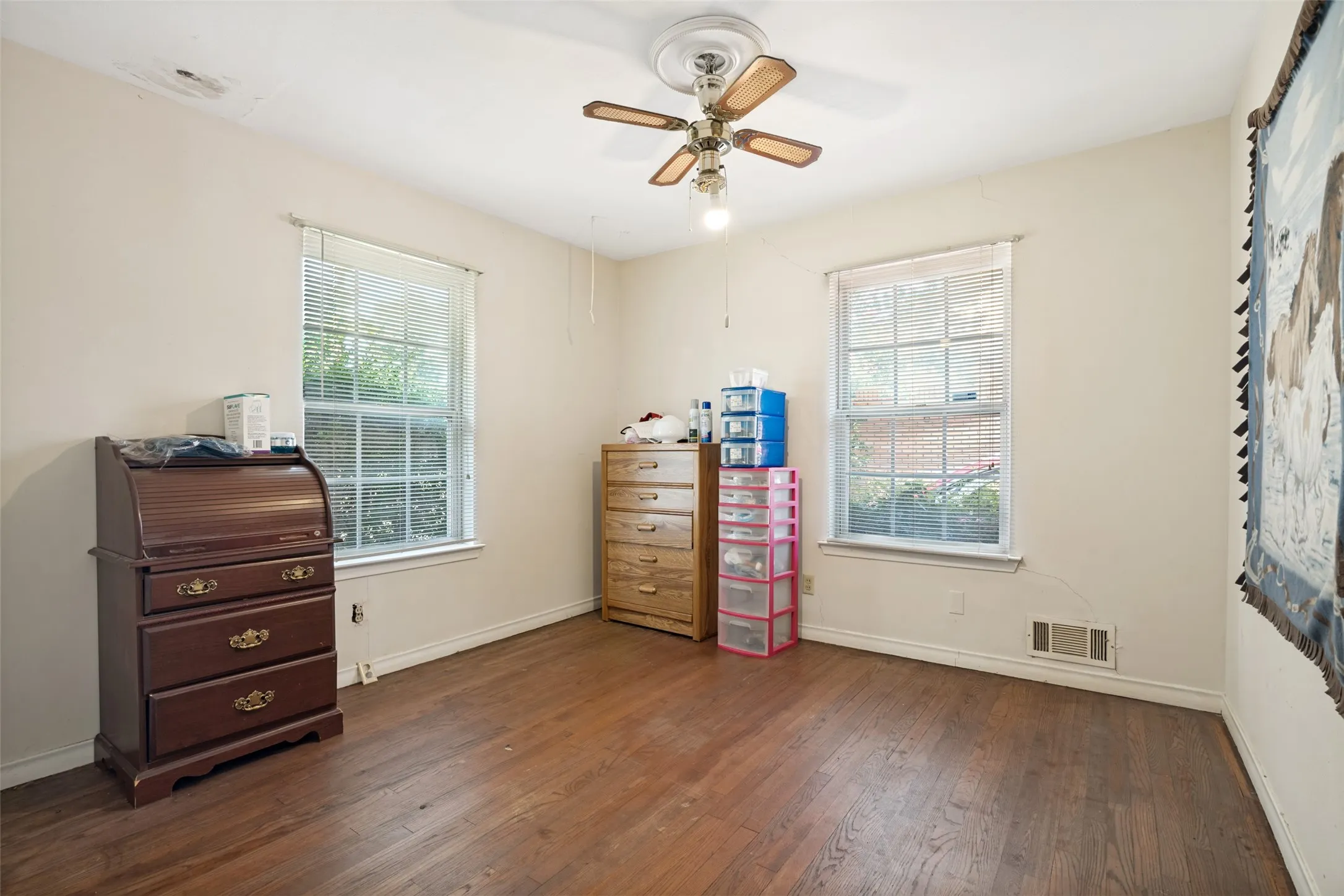 Single Family Residence For Sale in Dallas County , 808 Branch Drive, Garland, Texas 75041, 3 Bedroom, 2 Bathroom, 2 Garage spaces, 2,056 Sqft, built in 1962, mls#21333909, Real Estate Agent in Garland, Homes For Sale in Dallas county, Homes For Sale in Garland, Realtor in Garland Texas, Real Estate Brokerage Independent Realty Texas, Luminita Cordes Realtor