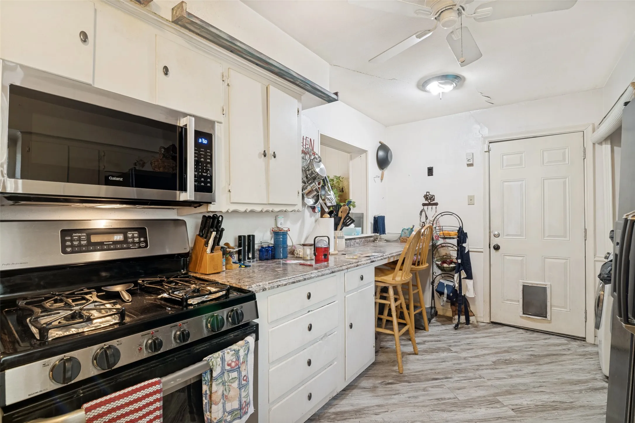 Single Family Residence For Sale in Dallas County , 808 Branch Drive, Garland, Texas 75041, 3 Bedroom, 2 Bathroom, 2 Garage spaces, 2,056 Sqft, built in 1962, mls#21333909, Real Estate Agent in Garland, Homes For Sale in Dallas county, Homes For Sale in Garland, Realtor in Garland Texas, Real Estate Brokerage Independent Realty Texas, Luminita Cordes Realtor