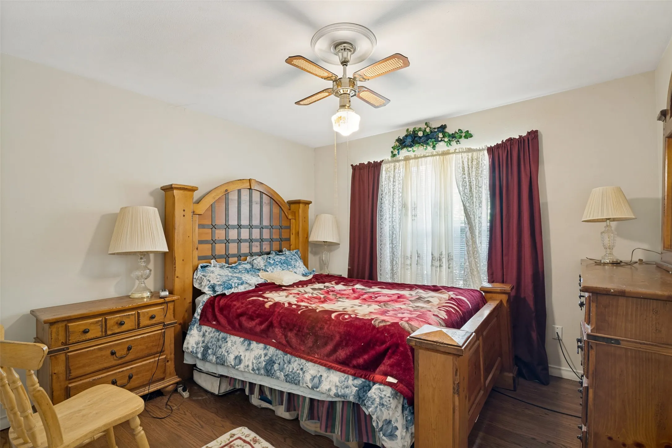 Single Family Residence For Sale in Dallas County , 808 Branch Drive, Garland, Texas 75041, 3 Bedroom, 2 Bathroom, 2 Garage spaces, 2,056 Sqft, built in 1962, mls#21333909, Real Estate Agent in Garland, Homes For Sale in Dallas county, Homes For Sale in Garland, Realtor in Garland Texas, Real Estate Brokerage Independent Realty Texas, Luminita Cordes Realtor