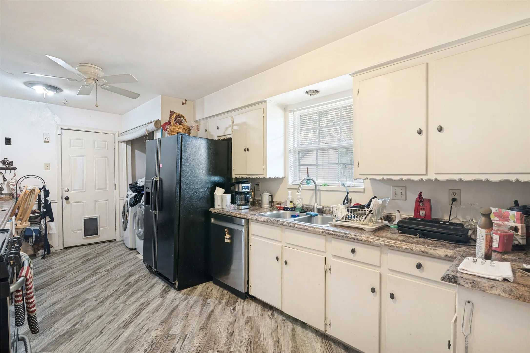 Single Family Residence For Sale in Dallas County , 808 Branch Drive, Garland, Texas 75041, 3 Bedroom, 2 Bathroom, 2 Garage spaces, 2,056 Sqft, built in 1962, mls#21333909, Real Estate Agent in Garland, Homes For Sale in Dallas county, Homes For Sale in Garland, Realtor in Garland Texas, Real Estate Brokerage Independent Realty Texas, Luminita Cordes Realtor