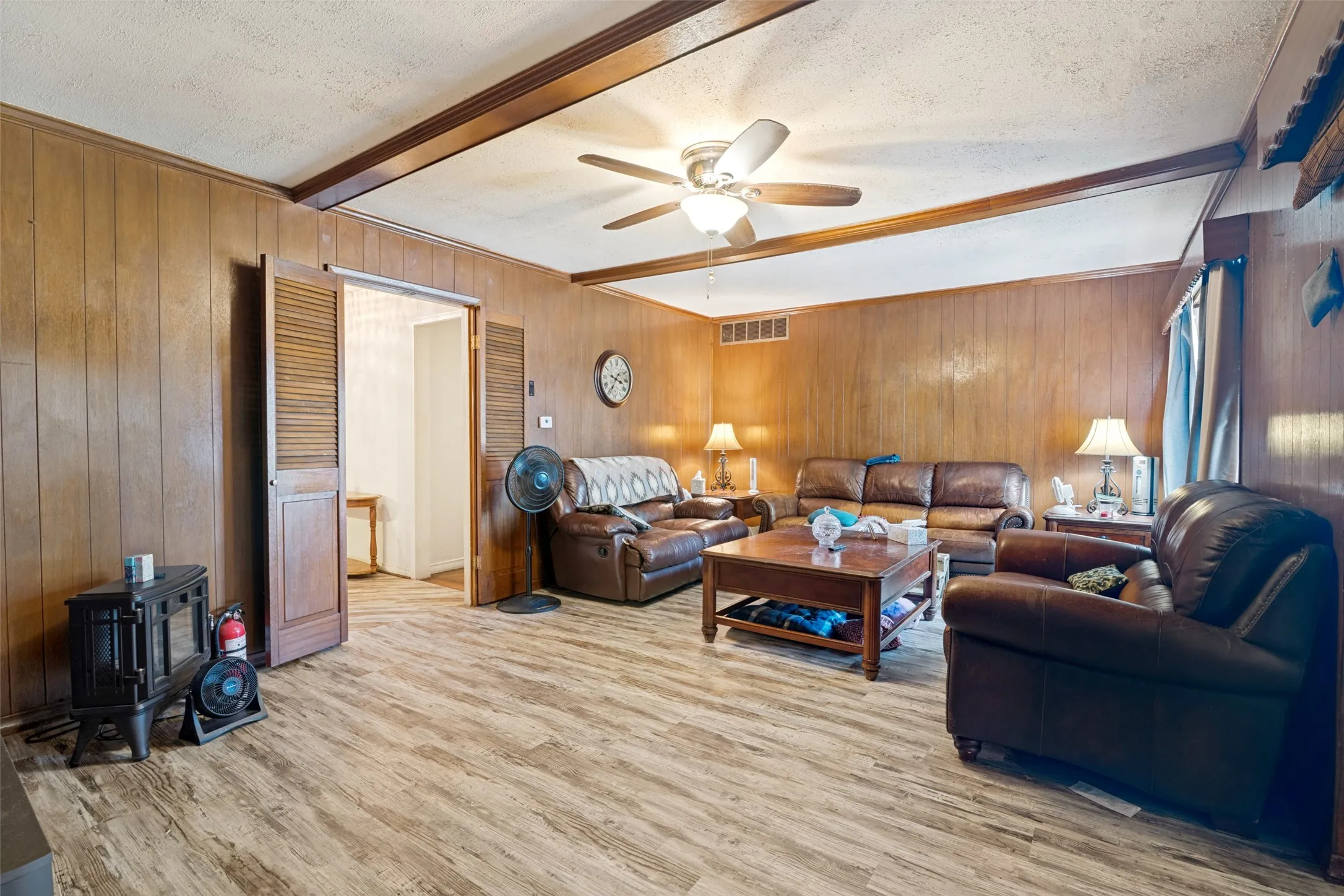 Single Family Residence For Sale in Dallas County , 808 Branch Drive, Garland, Texas 75041, 3 Bedroom, 2 Bathroom, 2 Garage spaces, 2,056 Sqft, built in 1962, mls#21333909, Real Estate Agent in Garland, Homes For Sale in Dallas county, Homes For Sale in Garland, Realtor in Garland Texas, Real Estate Brokerage Independent Realty Texas, Luminita Cordes Realtor