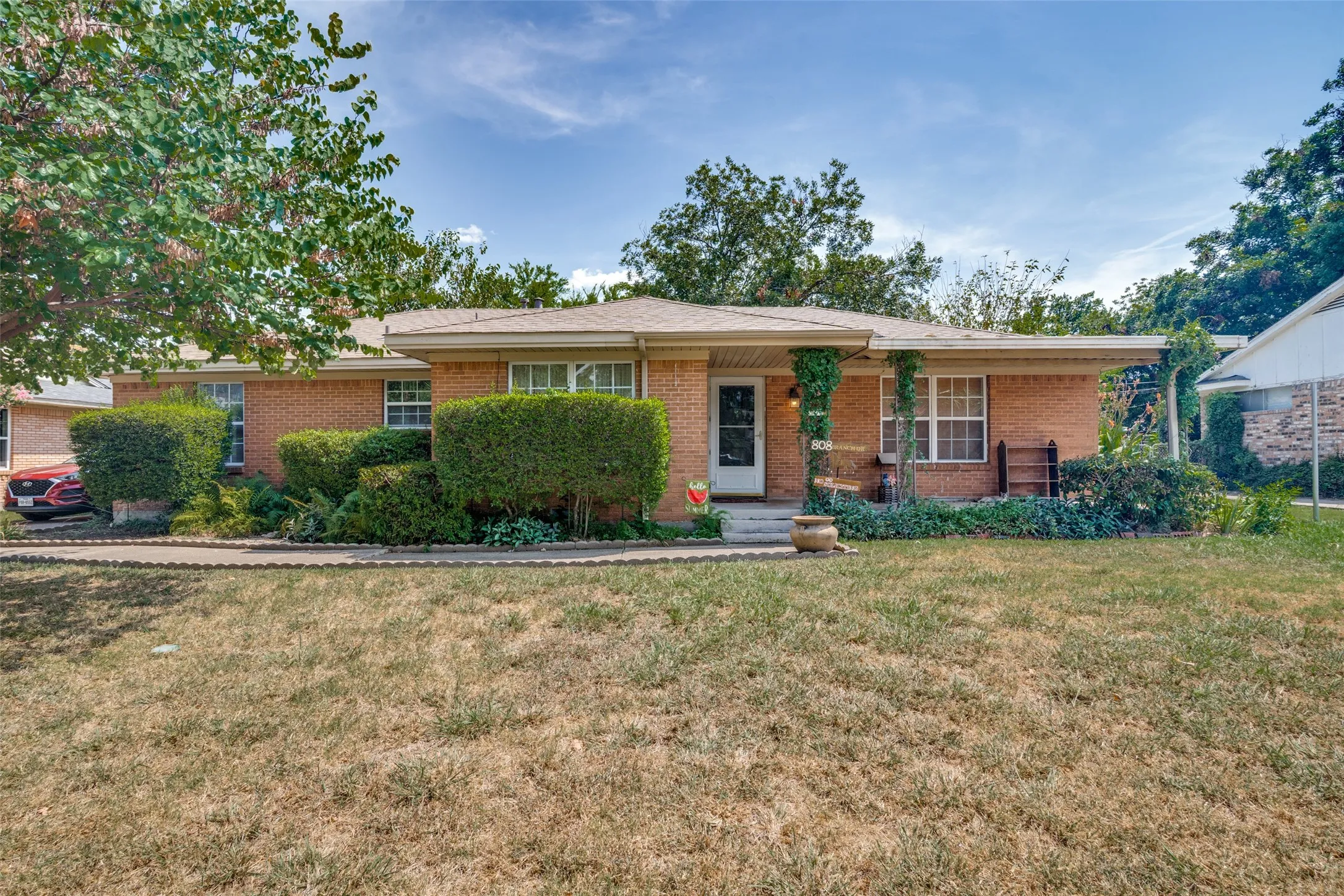 Single Family Residence For Sale in Dallas County , 808 Branch Drive, Garland, Texas 75041, 3 Bedroom, 2 Bathroom, 2 Garage spaces, 2,056 Sqft, built in 1962, mls#21333909, Real Estate Agent in Garland, Homes For Sale in Dallas county, Homes For Sale in Garland, Realtor in Garland Texas, Real Estate Brokerage Independent Realty Texas, Luminita Cordes Realtor