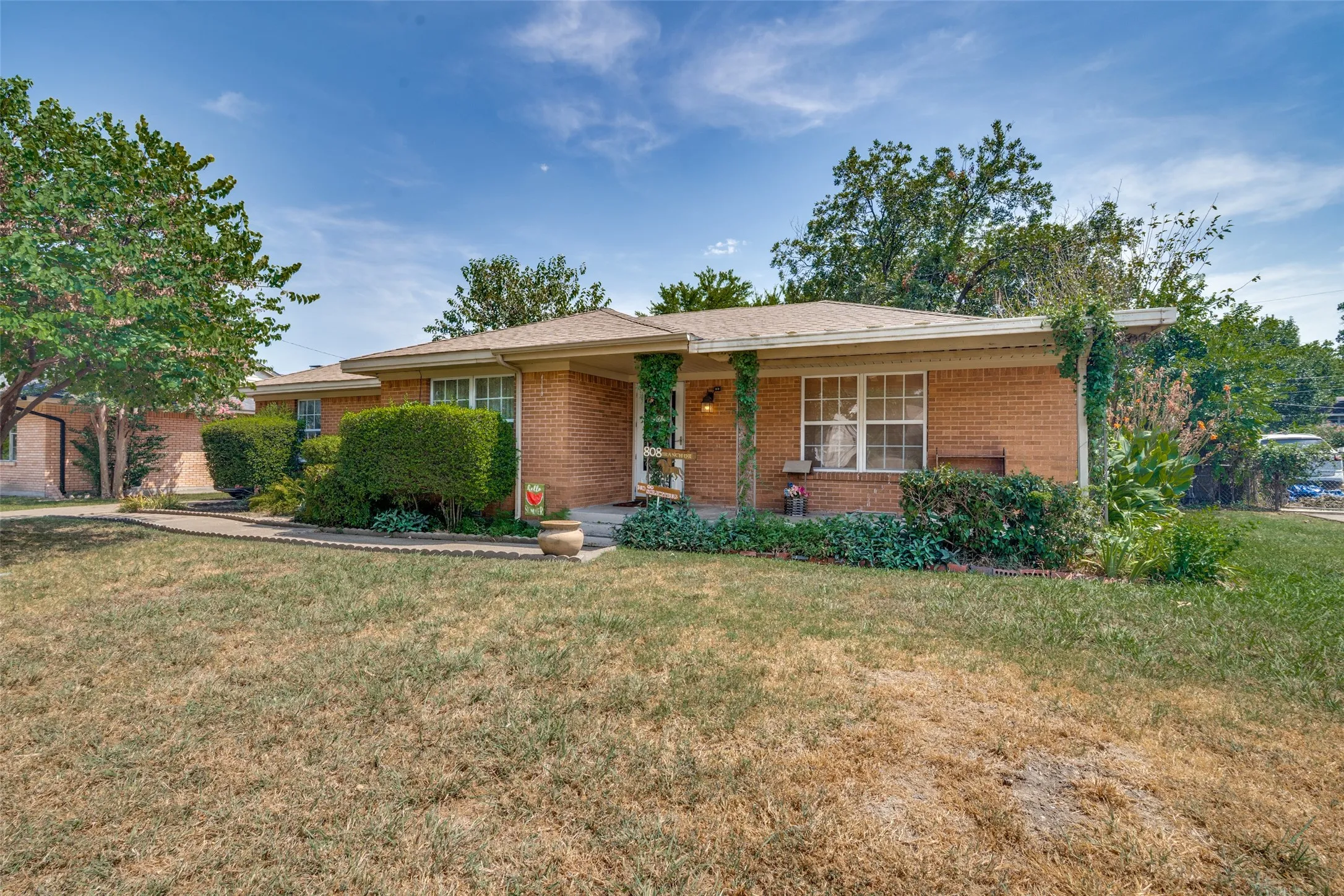 Single Family Residence For Sale in Dallas County , 808 Branch Drive, Garland, Texas 75041, 3 Bedroom, 2 Bathroom, 2 Garage spaces, 2,056 Sqft, built in 1962, mls#21333909, Real Estate Agent in Garland, Homes For Sale in Dallas county, Homes For Sale in Garland, Realtor in Garland Texas, Real Estate Brokerage Independent Realty Texas, Luminita Cordes Realtor