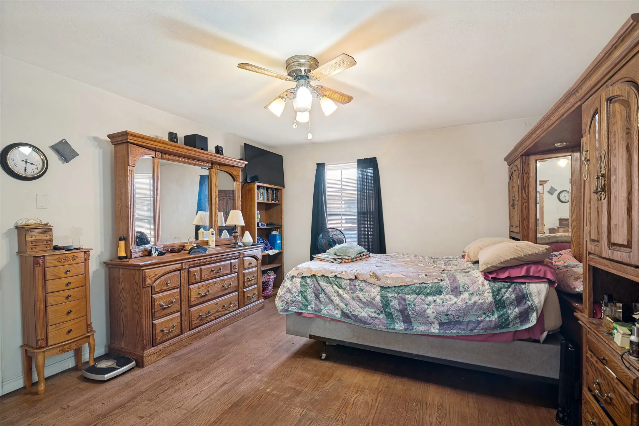 Single Family Residence For Sale in Dallas County , 808 Branch Drive, Garland, Texas 75041, 3 Bedroom, 2 Bathroom, 2 Garage spaces, 2,056 Sqft, built in 1962, mls#21333909, Real Estate Agent in Garland, Homes For Sale in Dallas county, Homes For Sale in Garland, Realtor in Garland Texas, Real Estate Brokerage Independent Realty Texas, Luminita Cordes Realtor
