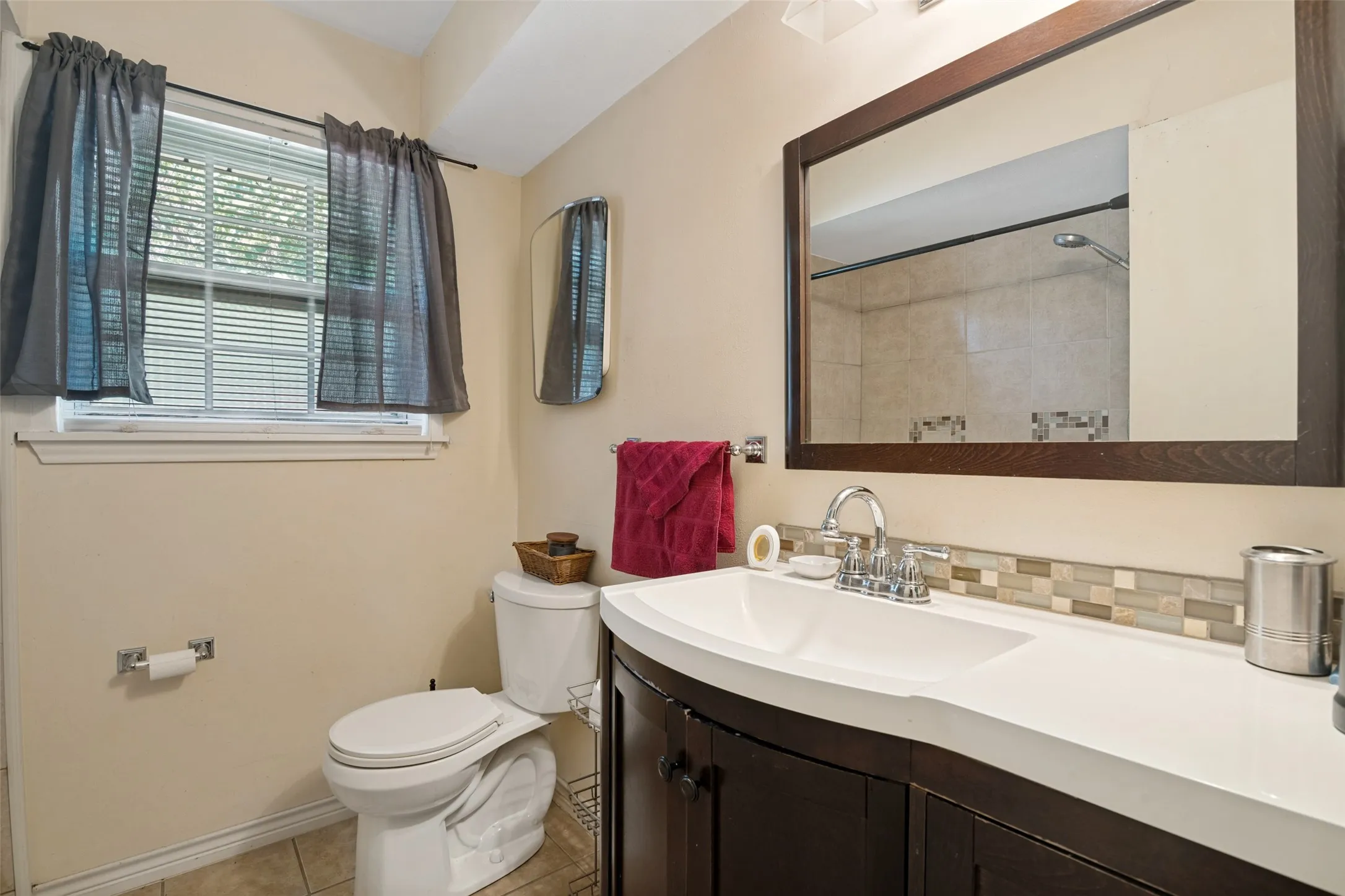 Single Family Residence For Sale in Dallas County , 808 Branch Drive, Garland, Texas 75041, 3 Bedroom, 2 Bathroom, 2 Garage spaces, 2,056 Sqft, built in 1962, mls#21333909, Real Estate Agent in Garland, Homes For Sale in Dallas county, Homes For Sale in Garland, Realtor in Garland Texas, Real Estate Brokerage Independent Realty Texas, Luminita Cordes Realtor