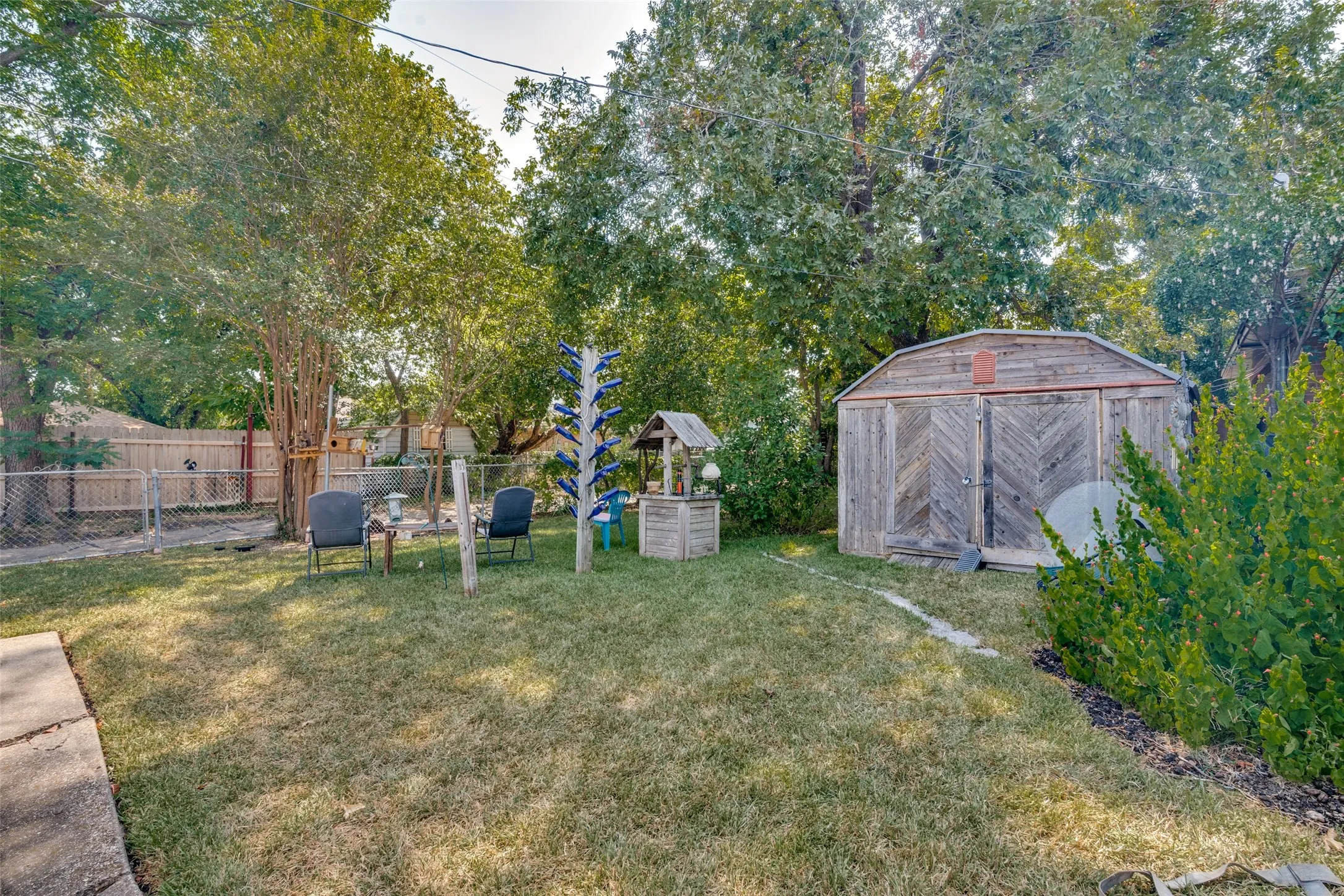 Single Family Residence For Sale in Dallas County , 808 Branch Drive, Garland, Texas 75041, 3 Bedroom, 2 Bathroom, 2 Garage spaces, 2,056 Sqft, built in 1962, mls#21333909, Real Estate Agent in Garland, Homes For Sale in Dallas county, Homes For Sale in Garland, Realtor in Garland Texas, Real Estate Brokerage Independent Realty Texas, Luminita Cordes Realtor