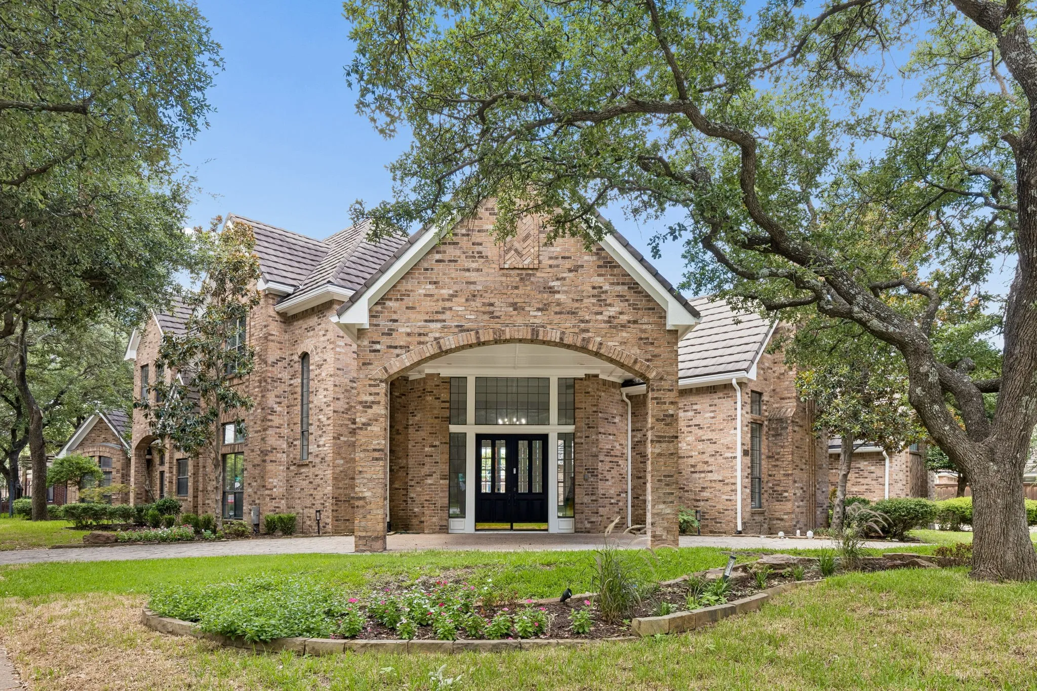 Single Family Residence For Sale in Collin County , 4624 Hallmark Drive, Plano, Texas 75024, 5 Bedroom, 4 Bathroom, 3 Garage spaces, 4,446 Sqft, built in 1986, Price $975,000, mls#21333913, Real Estate Agent in Plano, Homes For Sale in Collin county, Homes For Sale in Plano, Realtor in Plano Texas, Real Estate Brokerage Independent Realty Texas, Luminita Cordes Realtor
