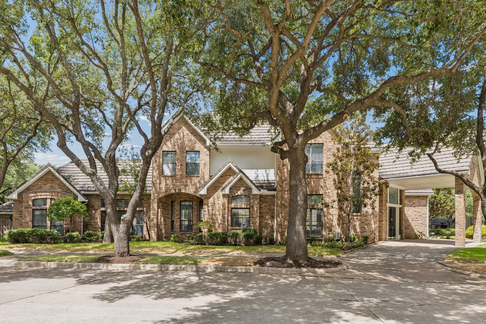 Single Family Residence For Sale in Collin County , 4624 Hallmark Drive, Plano, Texas 75024, 5 Bedroom, 4 Bathroom, 3 Garage spaces, 4,446 Sqft, built in 1986, Price $975,000, mls#21333913, Real Estate Agent in Plano, Homes For Sale in Collin county, Homes For Sale in Plano, Realtor in Plano Texas, Real Estate Brokerage Independent Realty Texas, Luminita Cordes Realtor