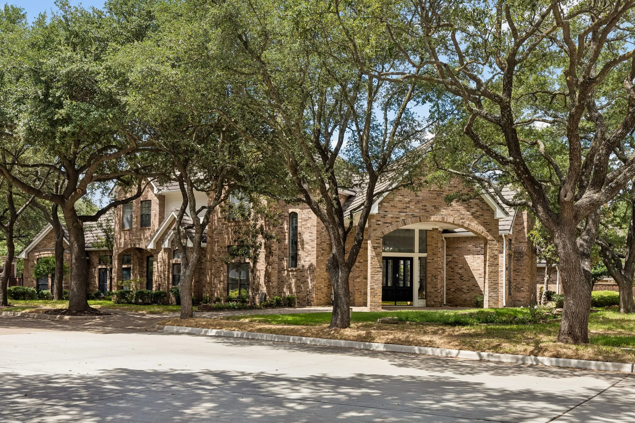 Single Family Residence For Sale in Collin County , 4624 Hallmark Drive, Plano, Texas 75024, 5 Bedroom, 4 Bathroom, 3 Garage spaces, 4,446 Sqft, built in 1986, Price $975,000, mls#21333913, Real Estate Agent in Plano, Homes For Sale in Collin county, Homes For Sale in Plano, Realtor in Plano Texas, Real Estate Brokerage Independent Realty Texas, Luminita Cordes Realtor