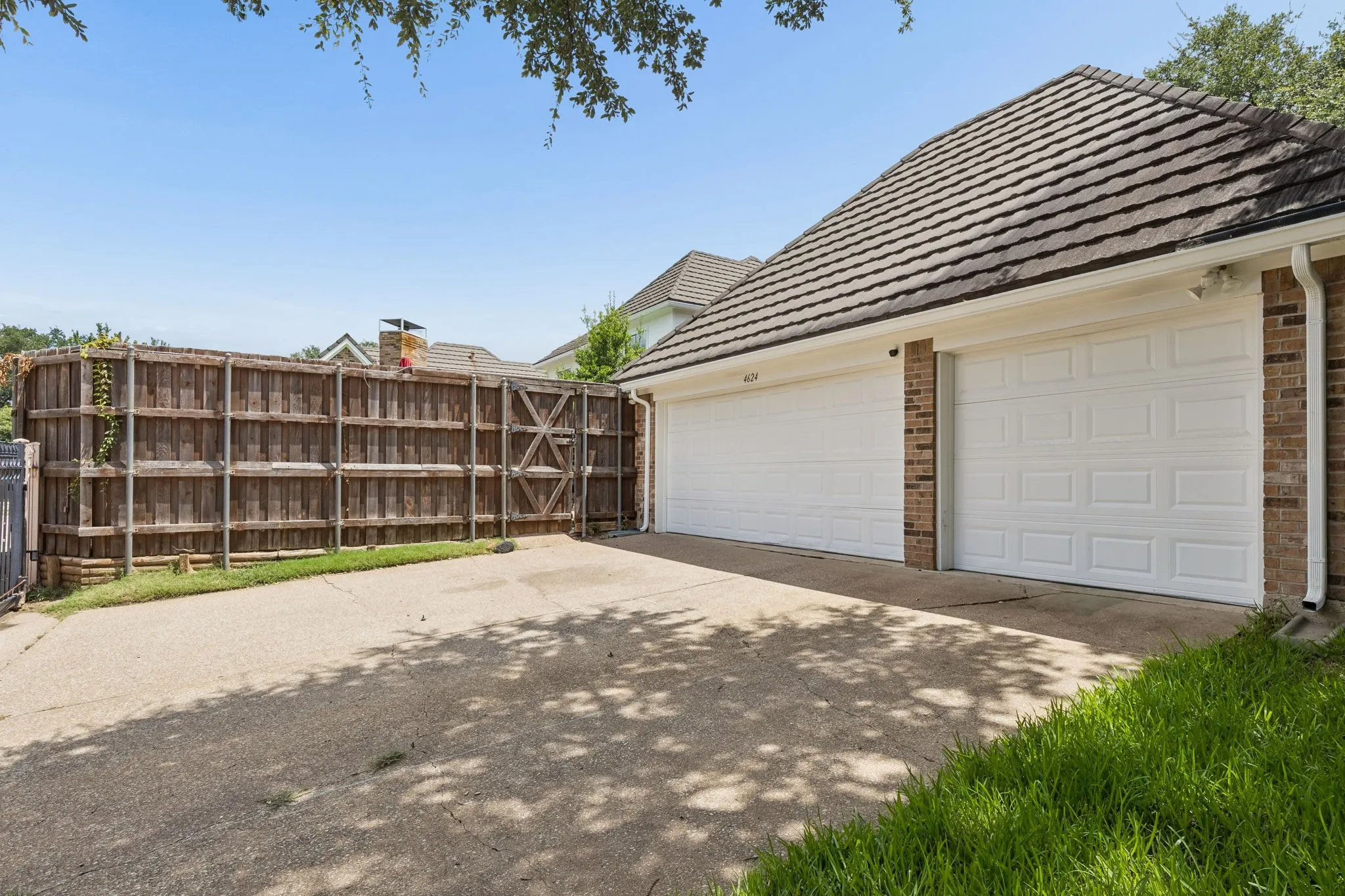 Single Family Residence For Sale in Collin County , 4624 Hallmark Drive, Plano, Texas 75024, 5 Bedroom, 4 Bathroom, 3 Garage spaces, 4,446 Sqft, built in 1986, Price $975,000, mls#21333913, Real Estate Agent in Plano, Homes For Sale in Collin county, Homes For Sale in Plano, Realtor in Plano Texas, Real Estate Brokerage Independent Realty Texas, Luminita Cordes Realtor