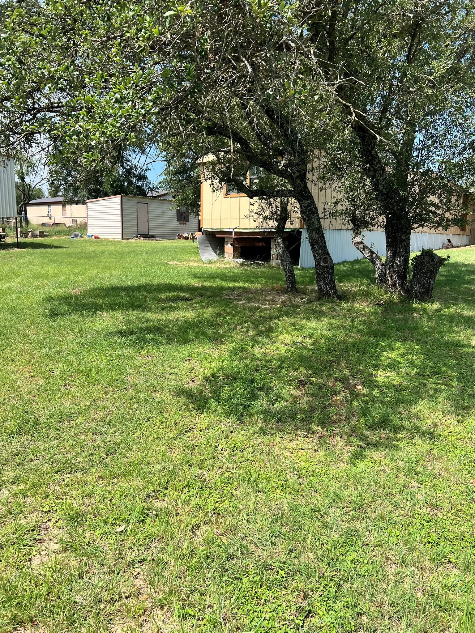 Mobile Home For Sale in Brown County , 3400 Surfside Drive, May, Texas 76857, 2 Bedrooms, 2 Bathrooms, Garage spaces, 784 Sqft, built in 1985, Price $125,000, mls#21326237, Real Estate Agent in May, Homes For Sale in Brown county, Homes For Sale in May, Realtor in May Texas, Real Estate Brokerage Independent Realty Texas, Luminita Cordes Realtor