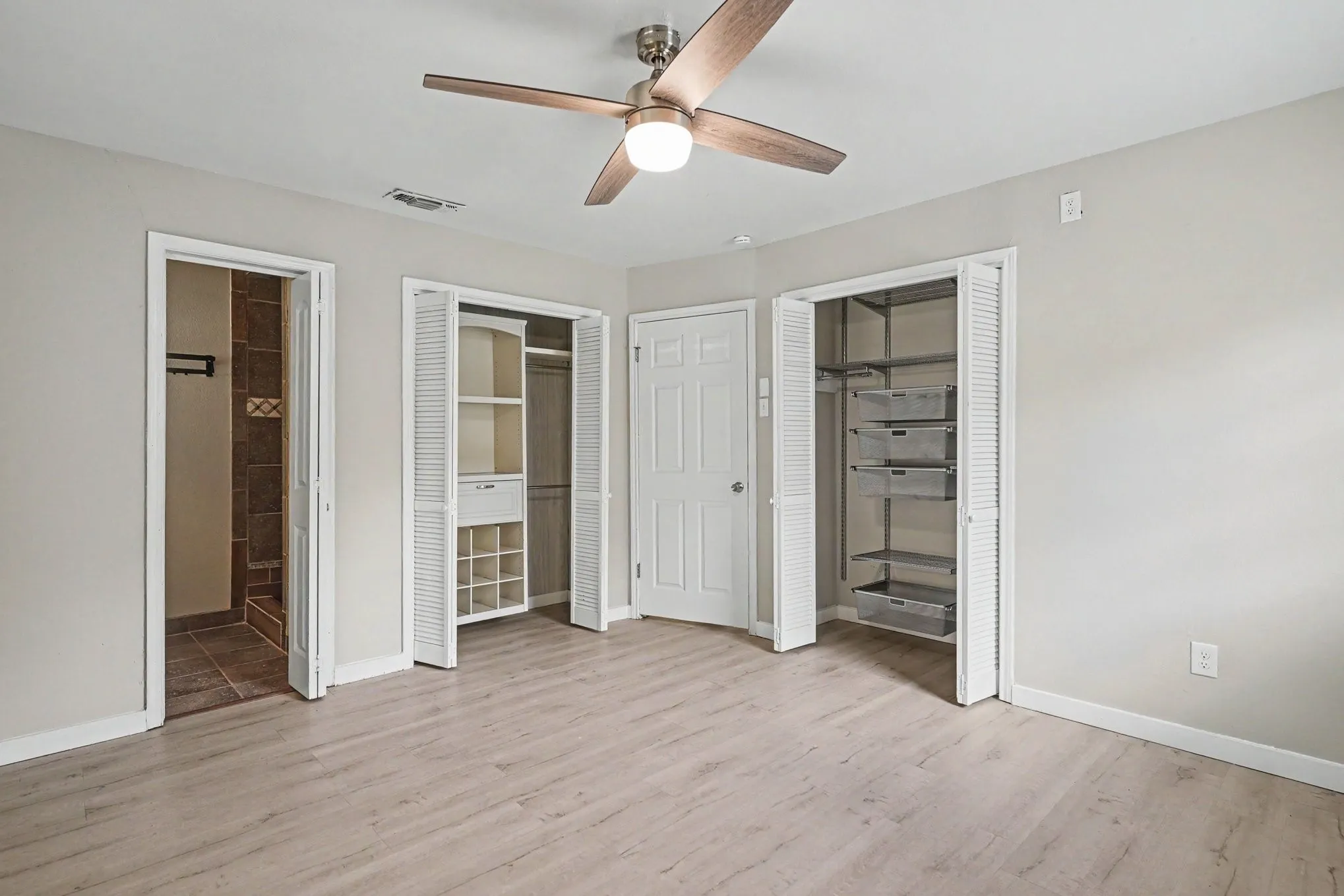 Single Family Residence For Sale in Tarrant County , 4812 Harlan Avenue, Fort Worth, Texas 76132, 3 Bedroom, 2 Bathroom, 2 Garage spaces, 1,656 Sqft, built in 1963, mls#21332816, Real Estate Agent in Fort Worth, Homes For Sale in Tarrant county, Homes For Sale in Fort Worth, Realtor in Fort Worth Texas, Real Estate Brokerage Independent Realty Texas, Luminita Cordes Realtor