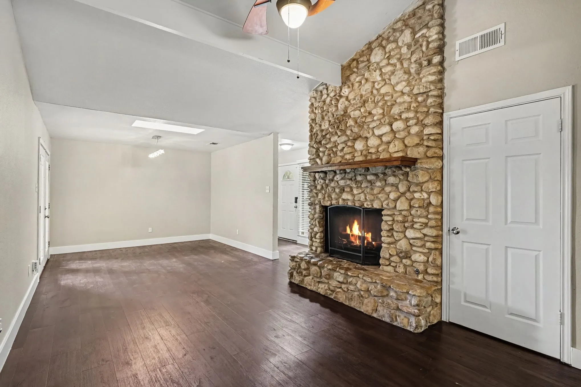 Single Family Residence For Sale in Tarrant County , 4812 Harlan Avenue, Fort Worth, Texas 76132, 3 Bedroom, 2 Bathroom, 2 Garage spaces, 1,656 Sqft, built in 1963, mls#21332816, Real Estate Agent in Fort Worth, Homes For Sale in Tarrant county, Homes For Sale in Fort Worth, Realtor in Fort Worth Texas, Real Estate Brokerage Independent Realty Texas, Luminita Cordes Realtor