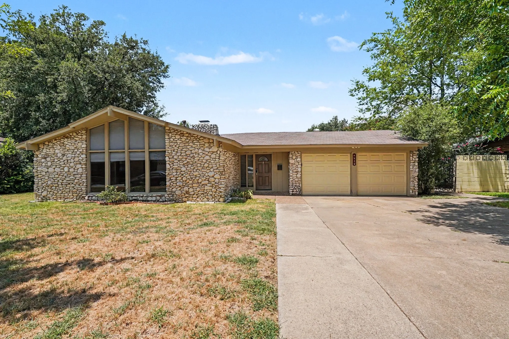 Single Family Residence For Sale in Tarrant County , 4812 Harlan Avenue, Fort Worth, Texas 76132, 3 Bedroom, 2 Bathroom, 2 Garage spaces, 1,656 Sqft, built in 1963, mls#21332816, Real Estate Agent in Fort Worth, Homes For Sale in Tarrant county, Homes For Sale in Fort Worth, Realtor in Fort Worth Texas, Real Estate Brokerage Independent Realty Texas, Luminita Cordes Realtor