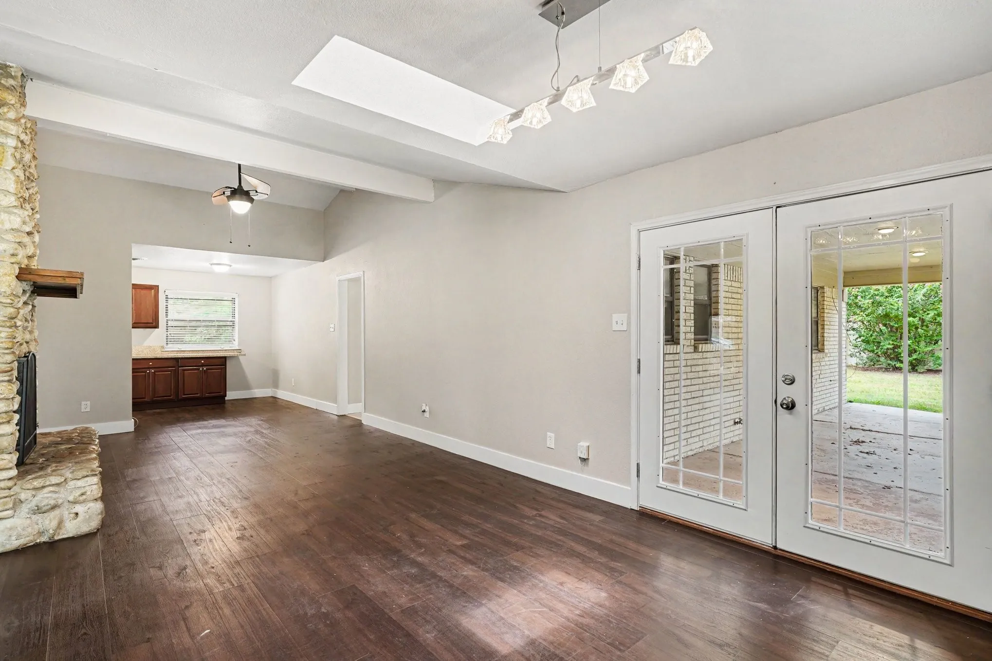 Single Family Residence For Sale in Tarrant County , 4812 Harlan Avenue, Fort Worth, Texas 76132, 3 Bedroom, 2 Bathroom, 2 Garage spaces, 1,656 Sqft, built in 1963, mls#21332816, Real Estate Agent in Fort Worth, Homes For Sale in Tarrant county, Homes For Sale in Fort Worth, Realtor in Fort Worth Texas, Real Estate Brokerage Independent Realty Texas, Luminita Cordes Realtor