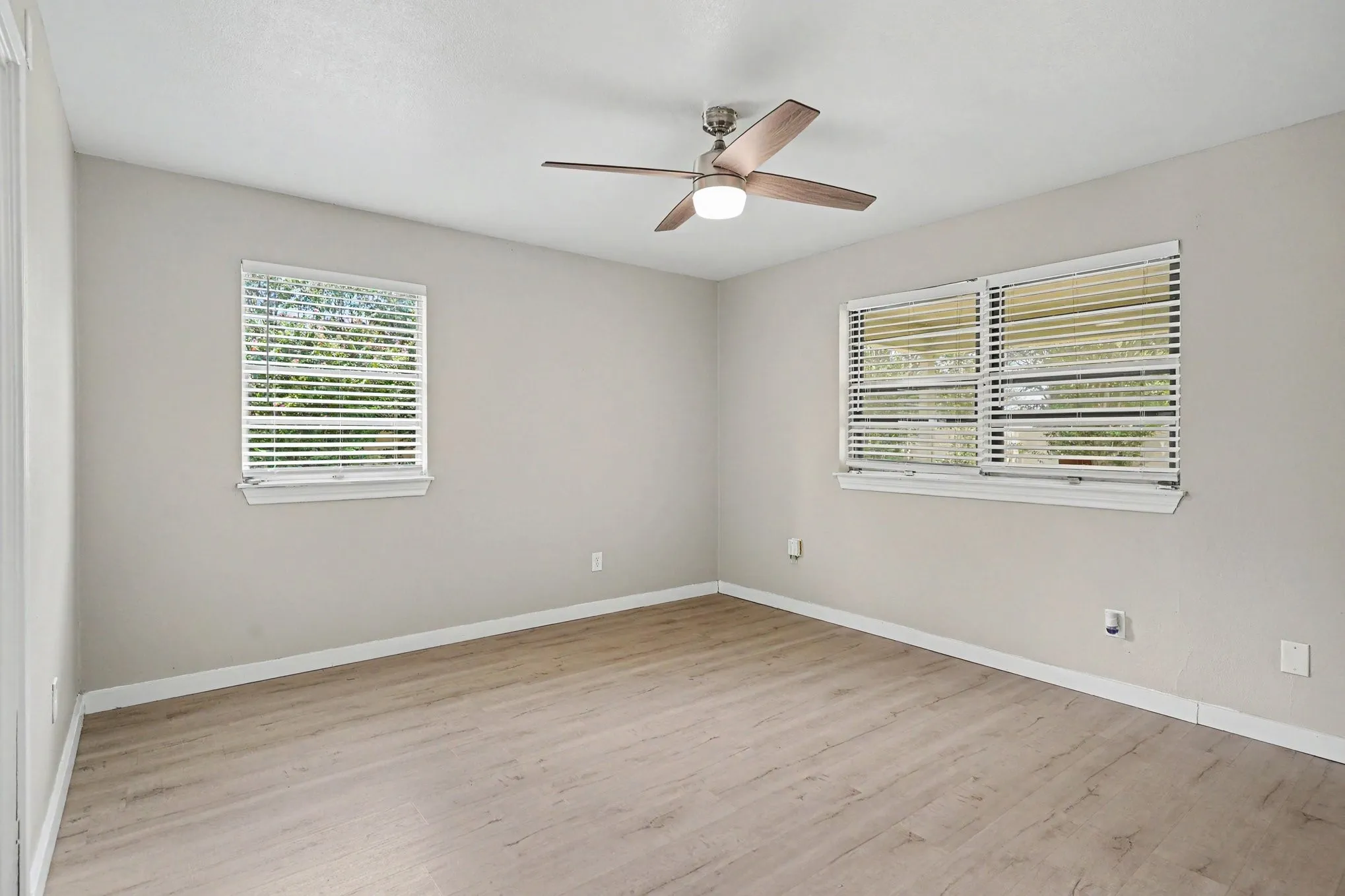 Single Family Residence For Sale in Tarrant County , 4812 Harlan Avenue, Fort Worth, Texas 76132, 3 Bedroom, 2 Bathroom, 2 Garage spaces, 1,656 Sqft, built in 1963, mls#21332816, Real Estate Agent in Fort Worth, Homes For Sale in Tarrant county, Homes For Sale in Fort Worth, Realtor in Fort Worth Texas, Real Estate Brokerage Independent Realty Texas, Luminita Cordes Realtor