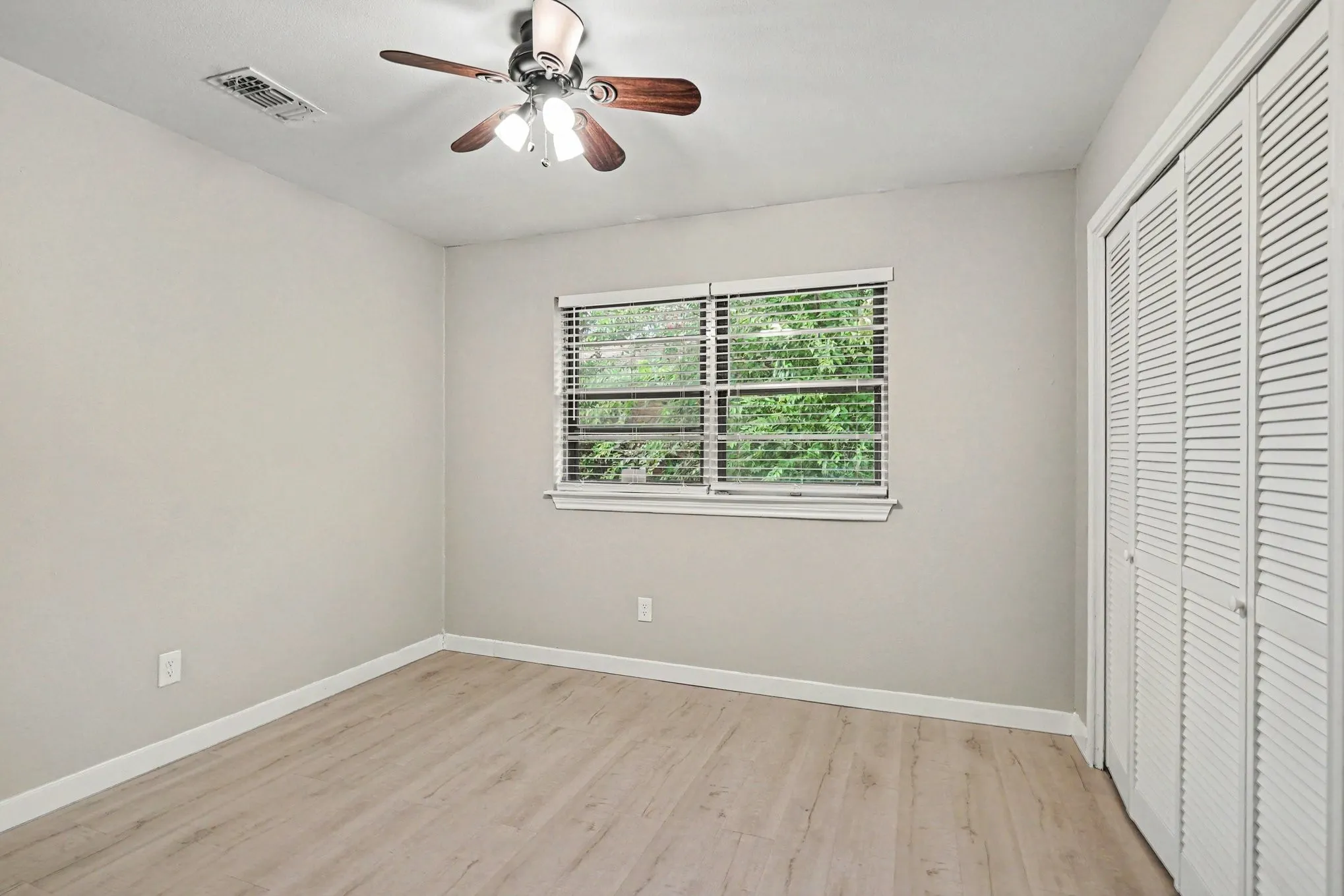 Single Family Residence For Sale in Tarrant County , 4812 Harlan Avenue, Fort Worth, Texas 76132, 3 Bedroom, 2 Bathroom, 2 Garage spaces, 1,656 Sqft, built in 1963, mls#21332816, Real Estate Agent in Fort Worth, Homes For Sale in Tarrant county, Homes For Sale in Fort Worth, Realtor in Fort Worth Texas, Real Estate Brokerage Independent Realty Texas, Luminita Cordes Realtor