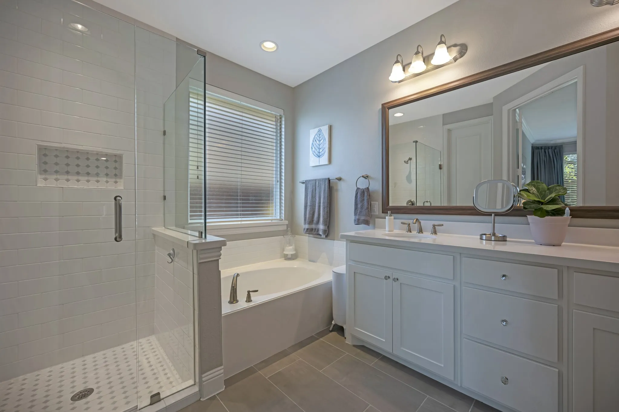 Single Family Residence For Sale in Tarrant County , 608 Bridgewater Road, Fort Worth, Texas 76131, 3 Bedroom, 2 Bathroom, 2 Garage spaces, 2,168 Sqft, built in 2018, mls#21332976, Real Estate Agent in Fort Worth, Homes For Sale in Tarrant county, Homes For Sale in Fort Worth, Realtor in Fort Worth Texas, Real Estate Brokerage Independent Realty Texas, Luminita Cordes Realtor