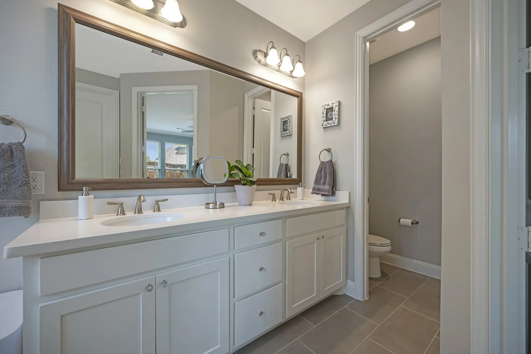 Single Family Residence For Sale in Tarrant County , 608 Bridgewater Road, Fort Worth, Texas 76131, 3 Bedroom, 2 Bathroom, 2 Garage spaces, 2,168 Sqft, built in 2018, mls#21332976, Real Estate Agent in Fort Worth, Homes For Sale in Tarrant county, Homes For Sale in Fort Worth, Realtor in Fort Worth Texas, Real Estate Brokerage Independent Realty Texas, Luminita Cordes Realtor