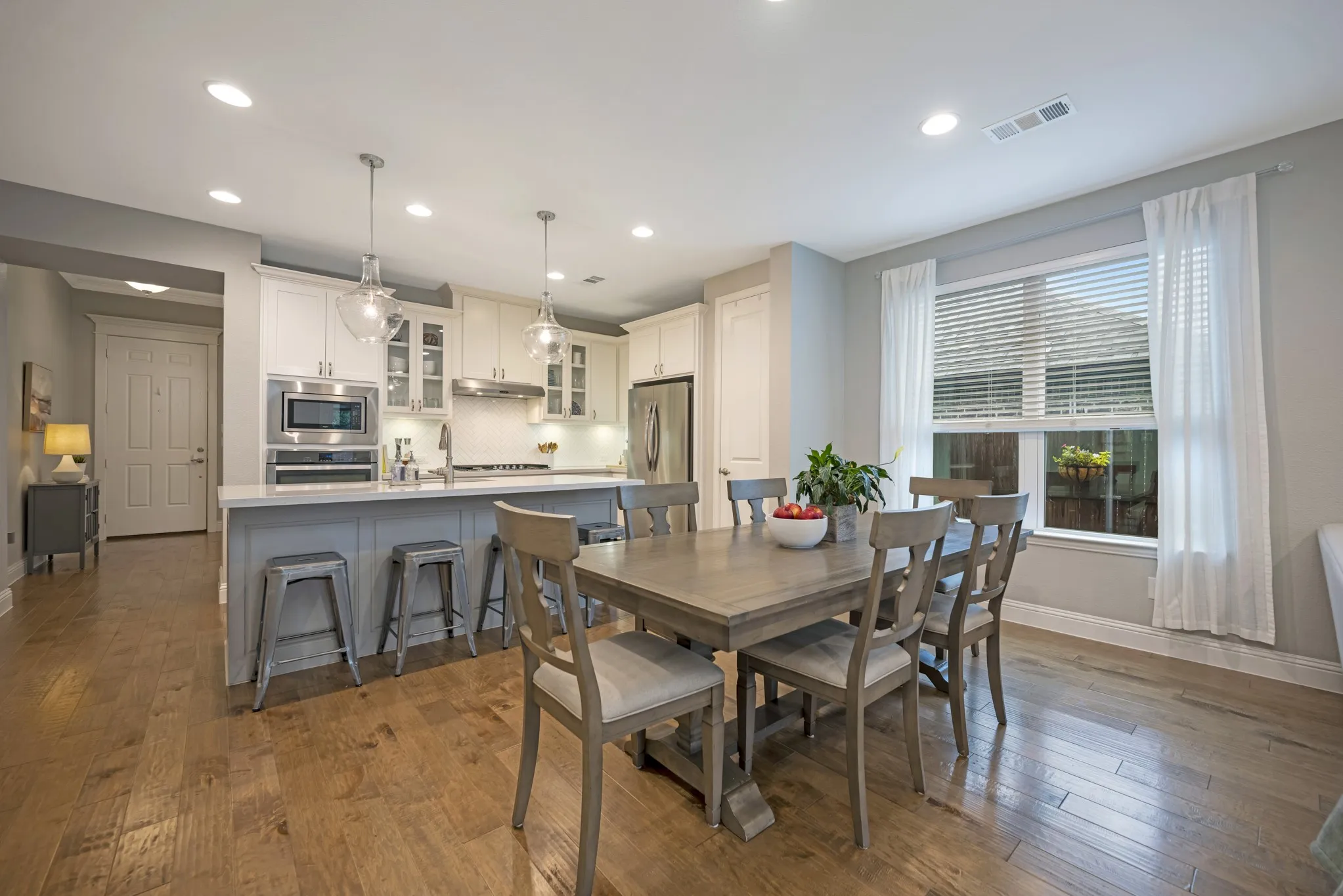 Single Family Residence For Sale in Tarrant County , 608 Bridgewater Road, Fort Worth, Texas 76131, 3 Bedroom, 2 Bathroom, 2 Garage spaces, 2,168 Sqft, built in 2018, mls#21332976, Real Estate Agent in Fort Worth, Homes For Sale in Tarrant county, Homes For Sale in Fort Worth, Realtor in Fort Worth Texas, Real Estate Brokerage Independent Realty Texas, Luminita Cordes Realtor
