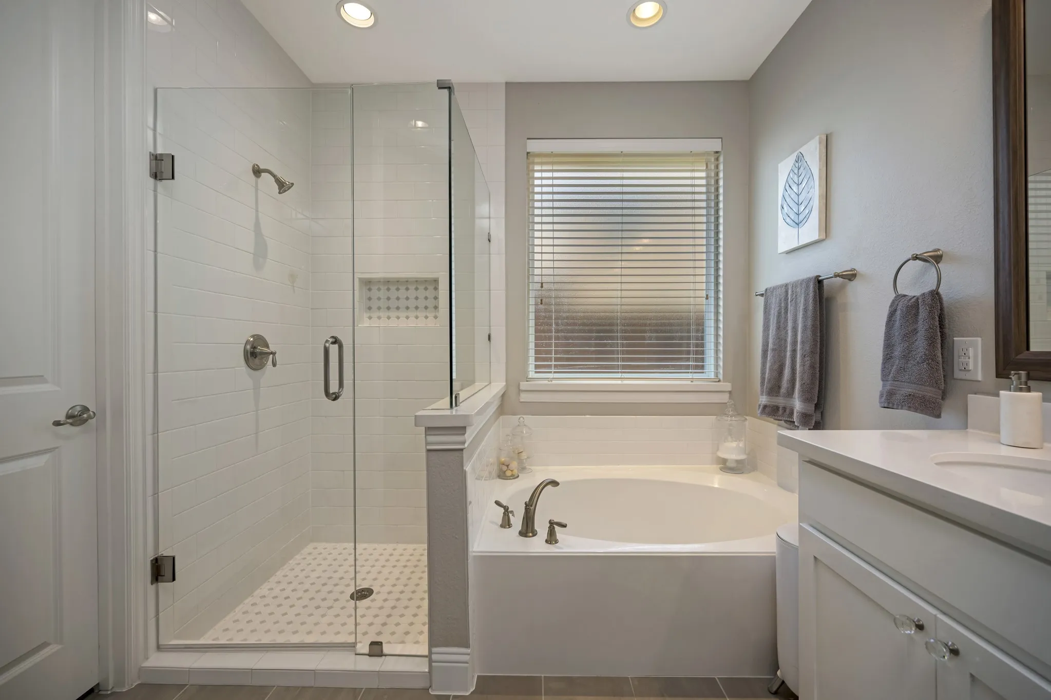 Single Family Residence For Sale in Tarrant County , 608 Bridgewater Road, Fort Worth, Texas 76131, 3 Bedroom, 2 Bathroom, 2 Garage spaces, 2,168 Sqft, built in 2018, mls#21332976, Real Estate Agent in Fort Worth, Homes For Sale in Tarrant county, Homes For Sale in Fort Worth, Realtor in Fort Worth Texas, Real Estate Brokerage Independent Realty Texas, Luminita Cordes Realtor
